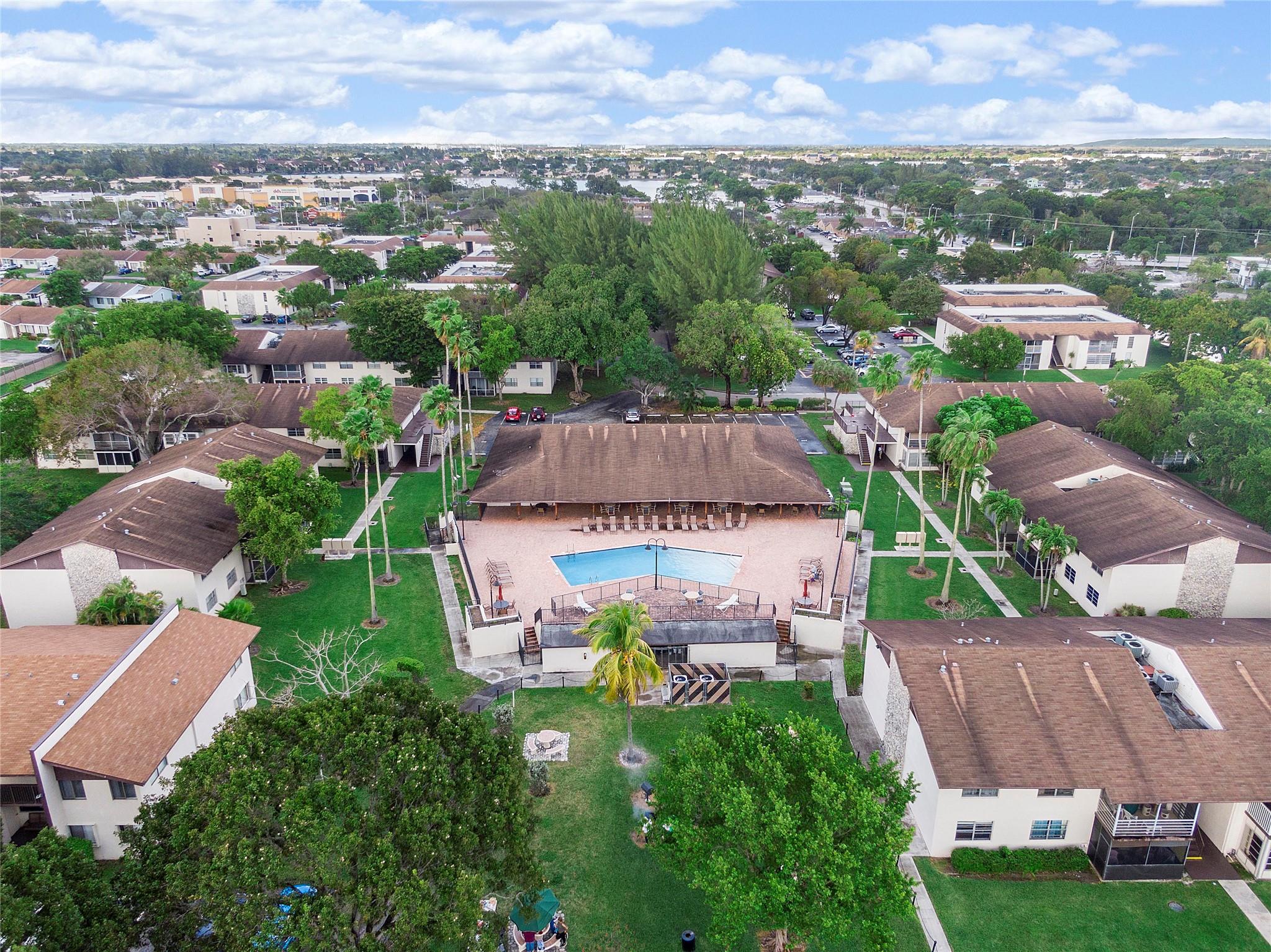 172 W Laurel Dr, #1102