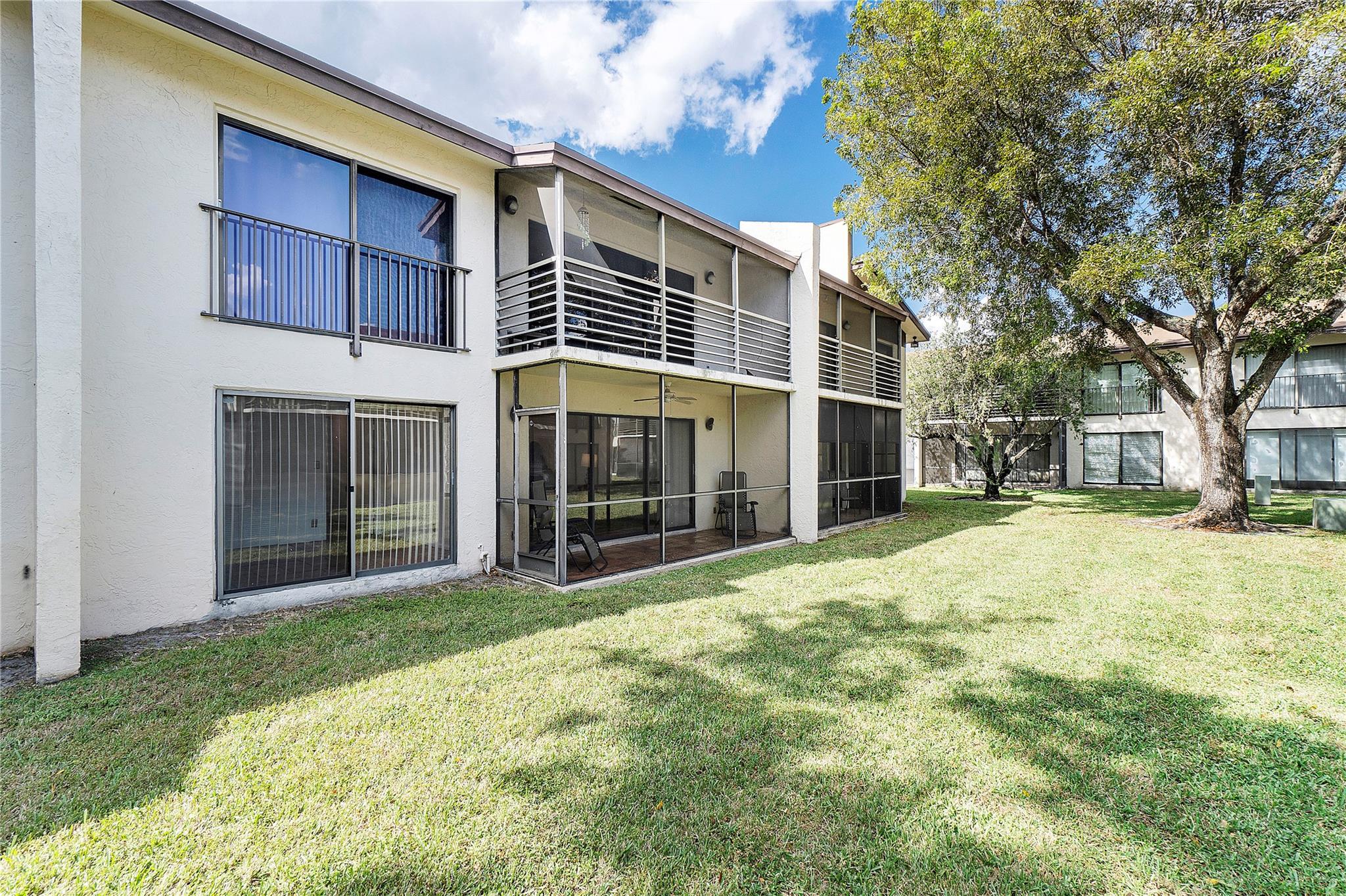 172 W Laurel Dr, #1102