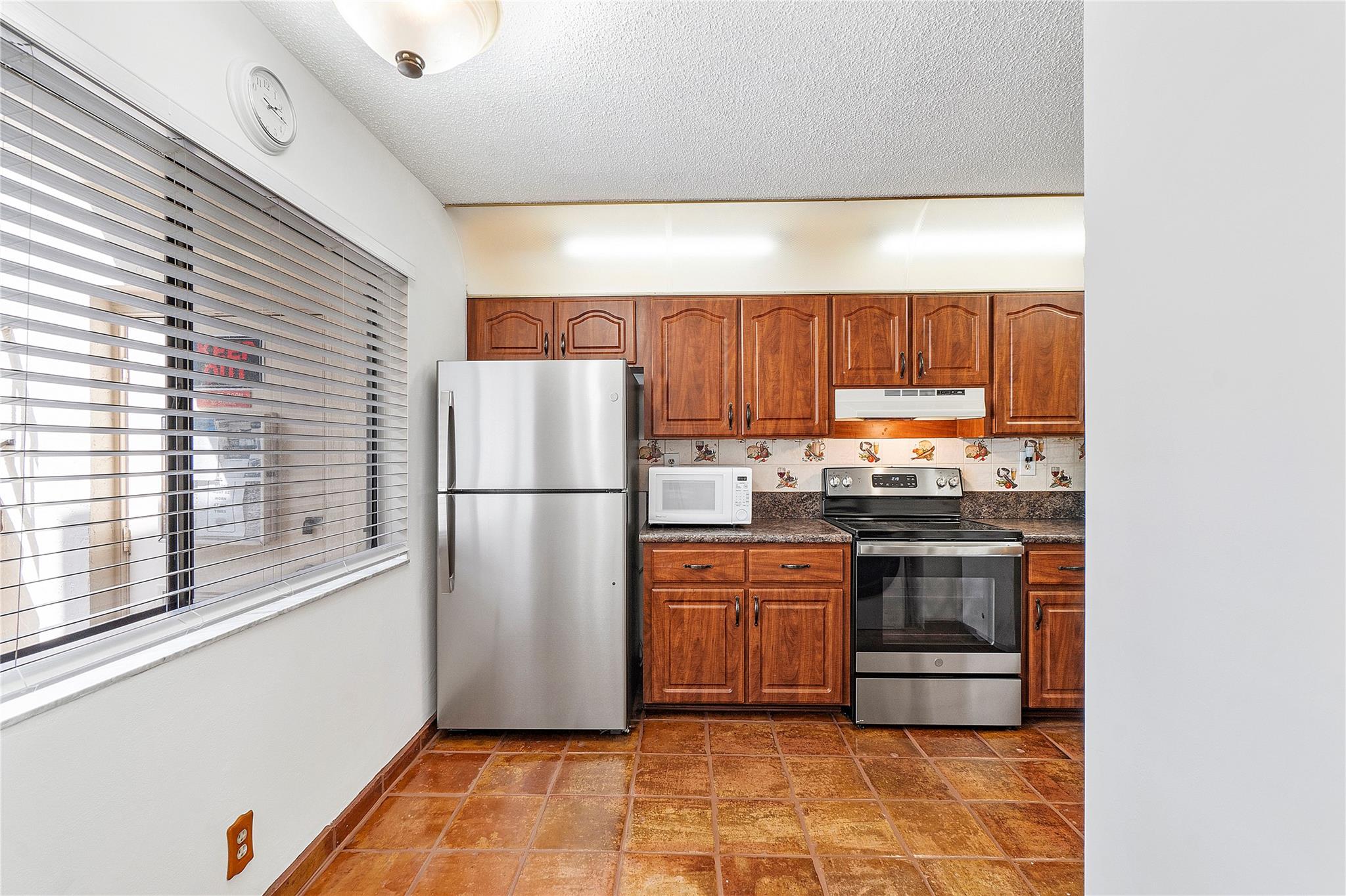 172 W Laurel Dr, #1102