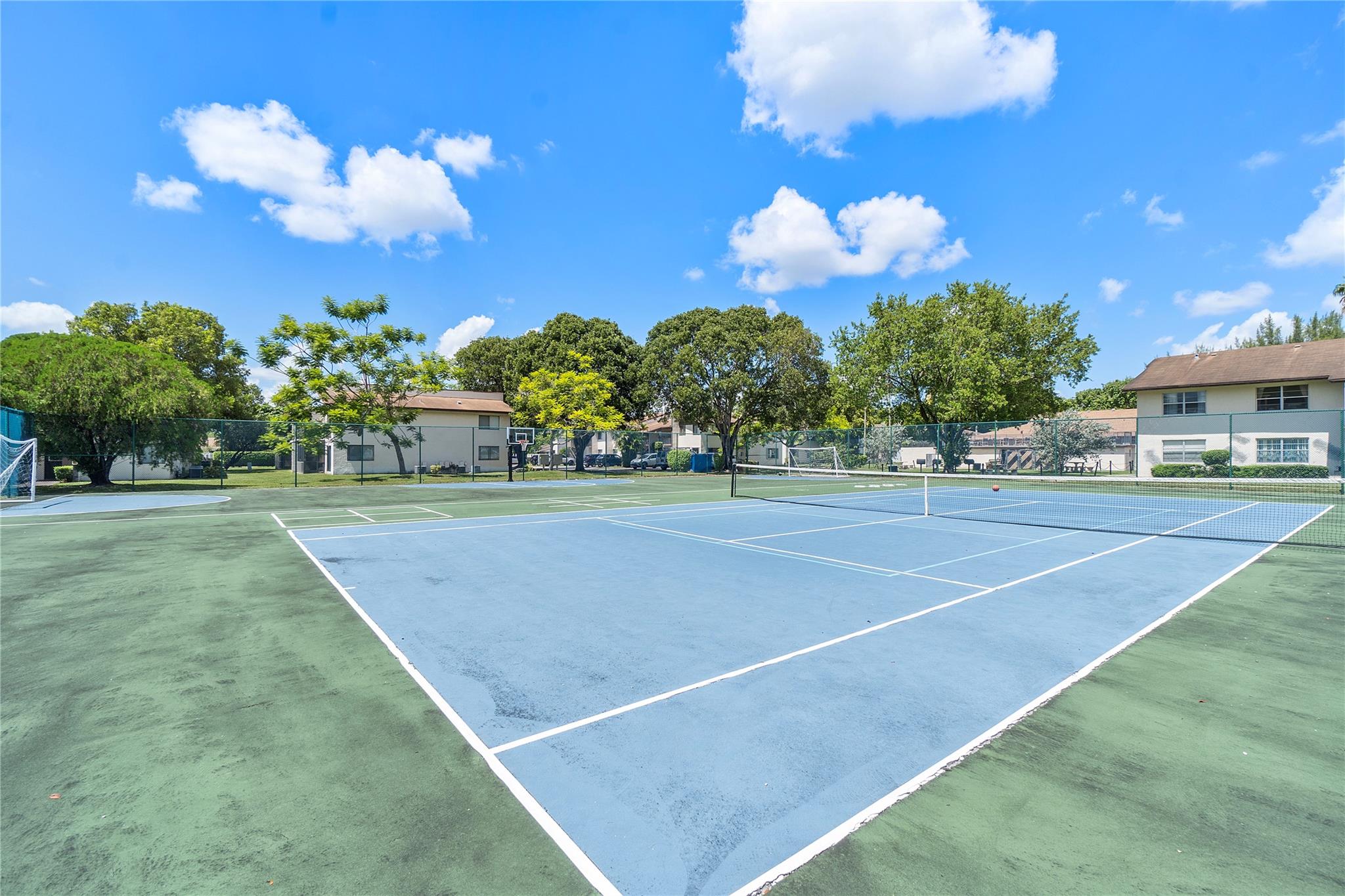 172 W Laurel Dr, #1102