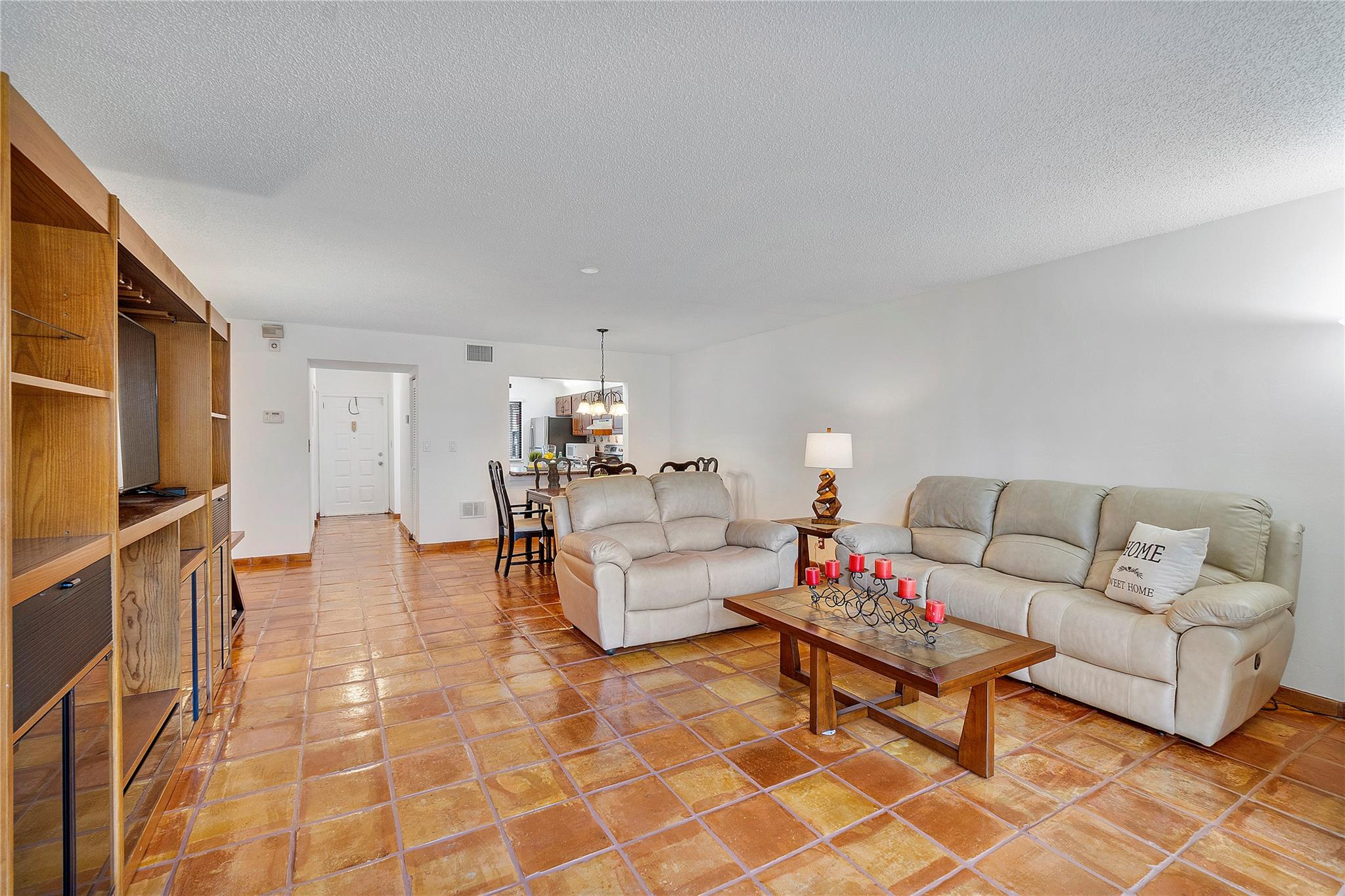 172 W Laurel Dr, #1102