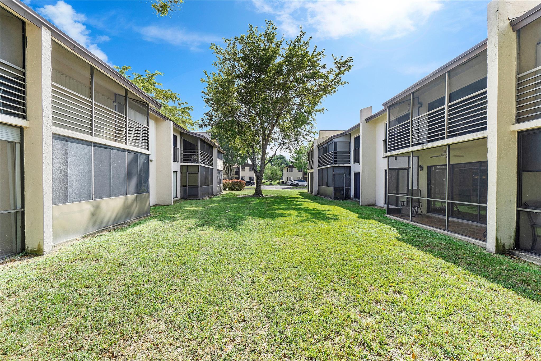 172 W Laurel Dr, #1102