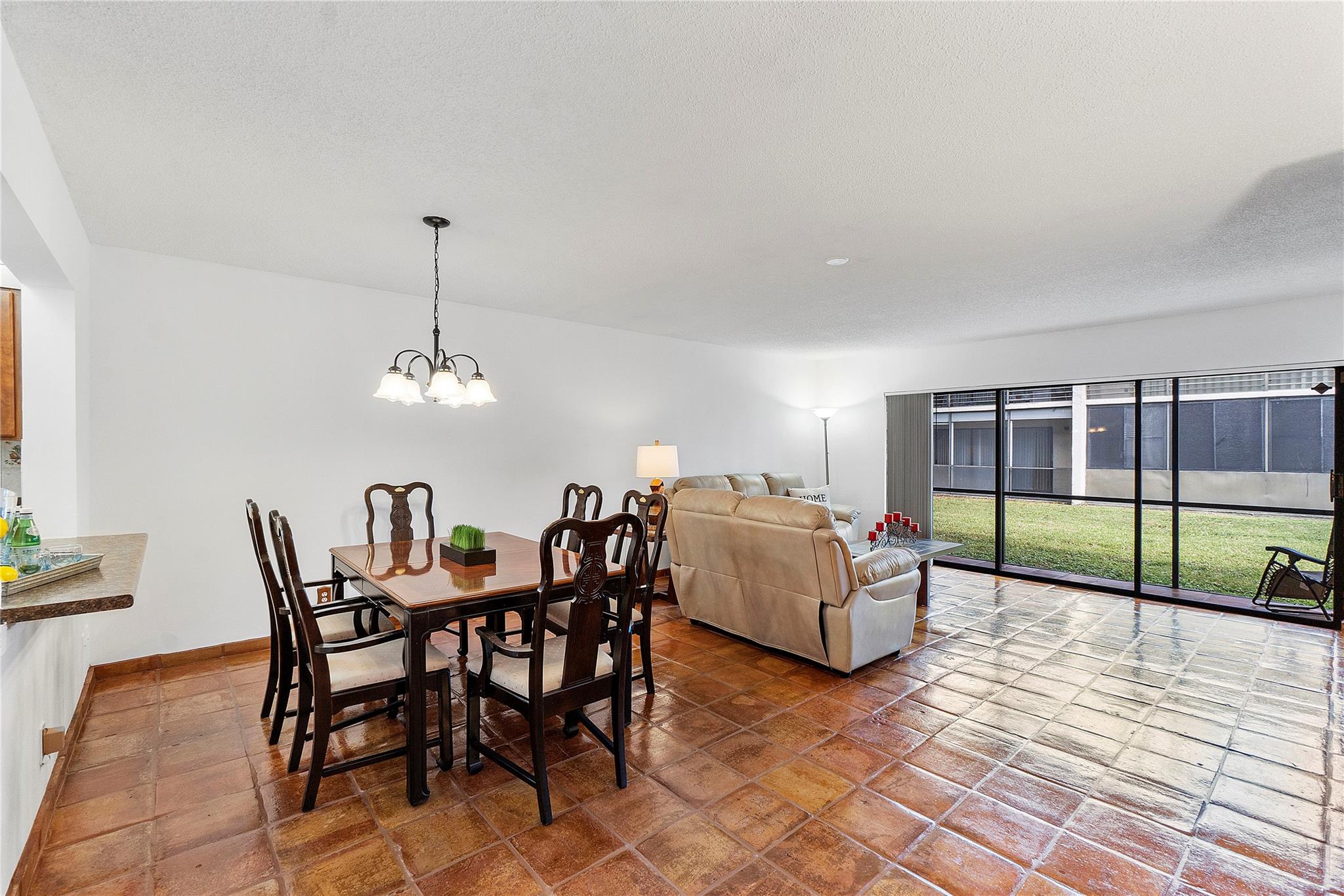 172 W Laurel Dr, #1102