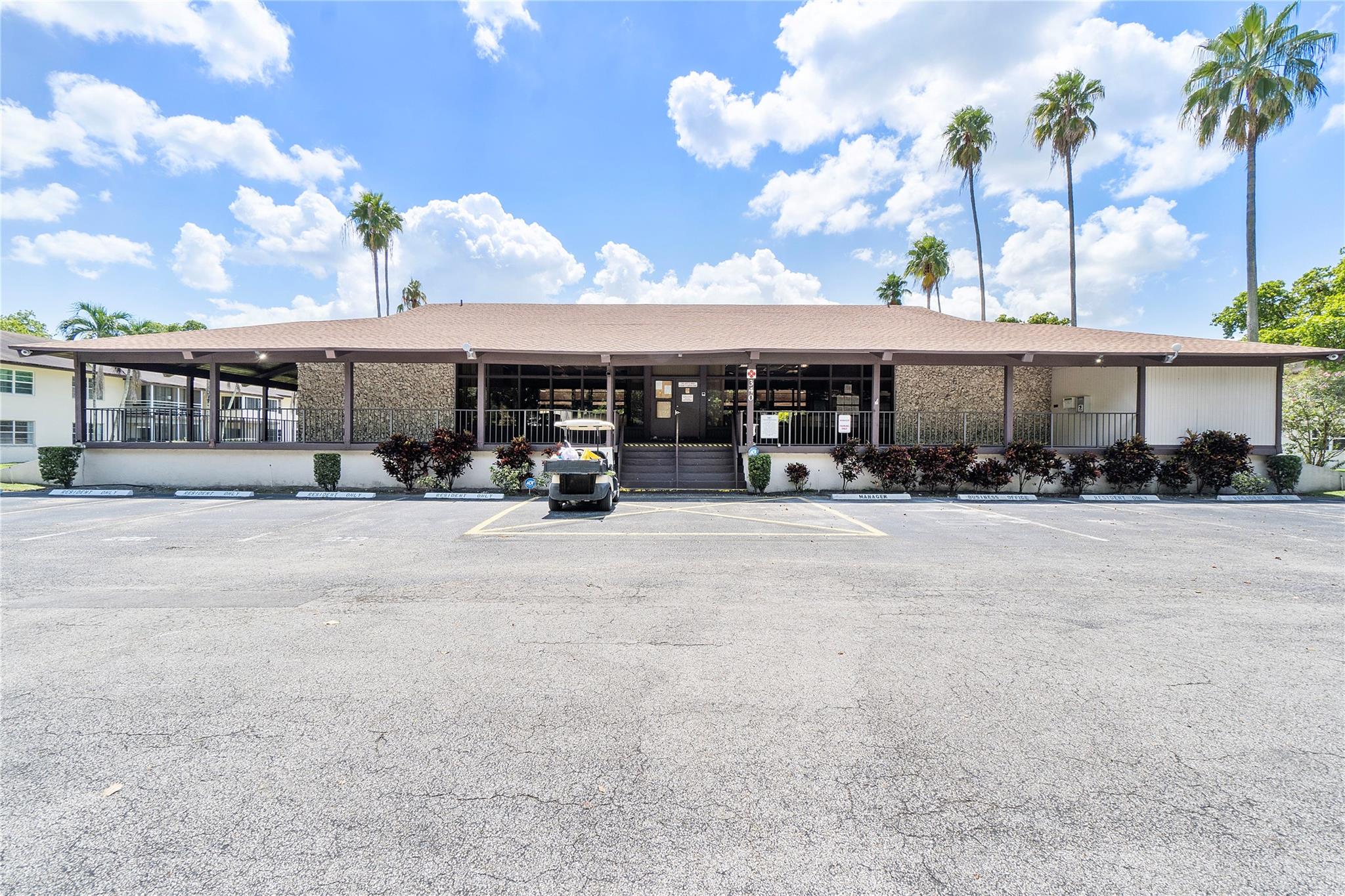 172 W Laurel Dr, #1102