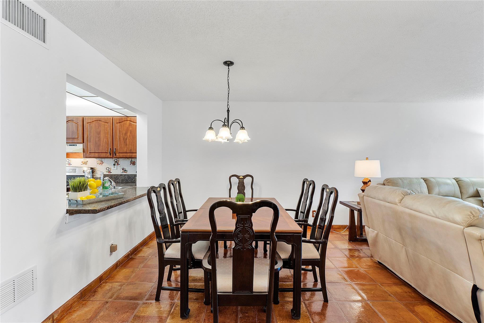 172 W Laurel Dr, #1102