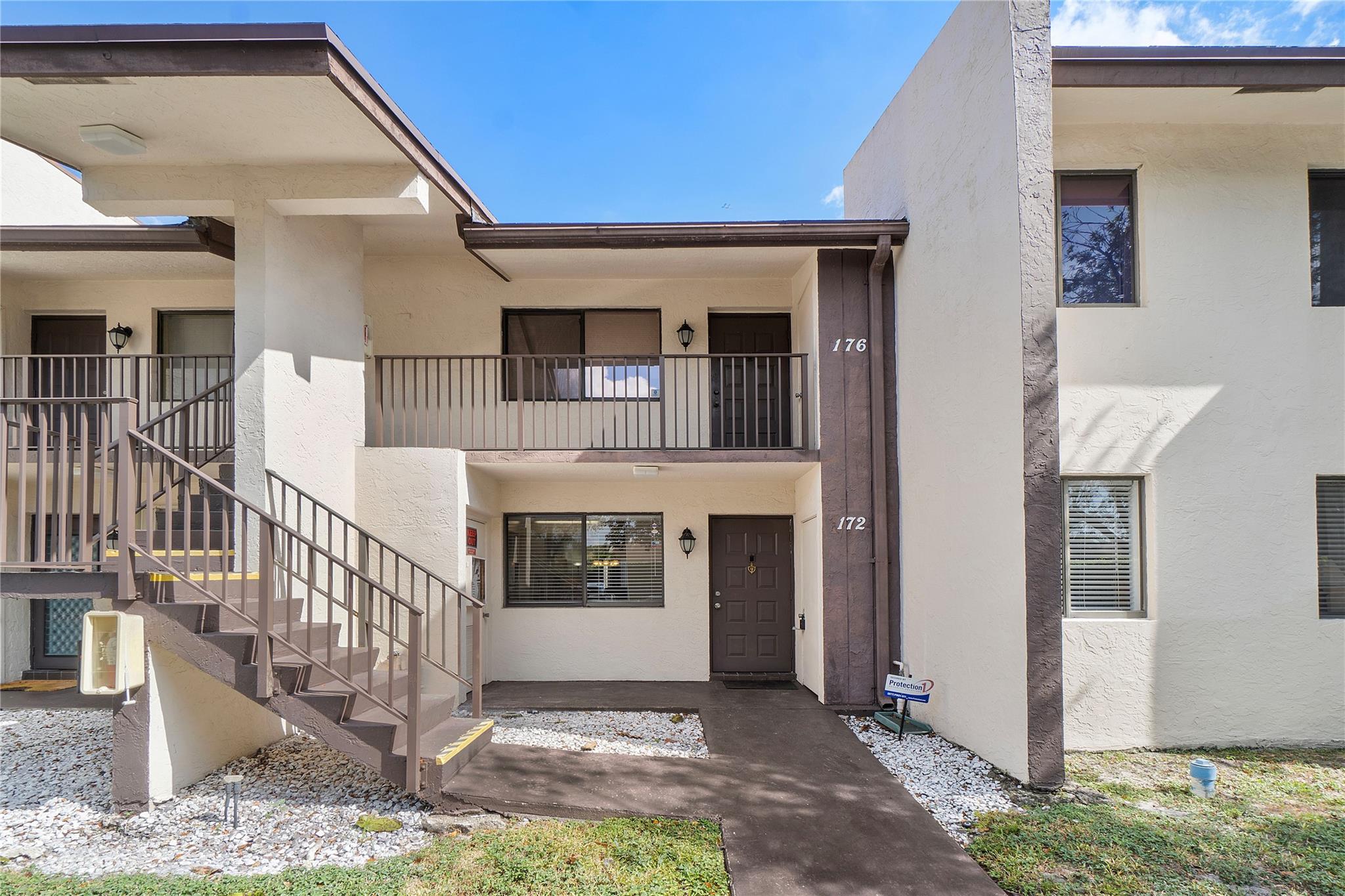 172 W Laurel Dr, #1102