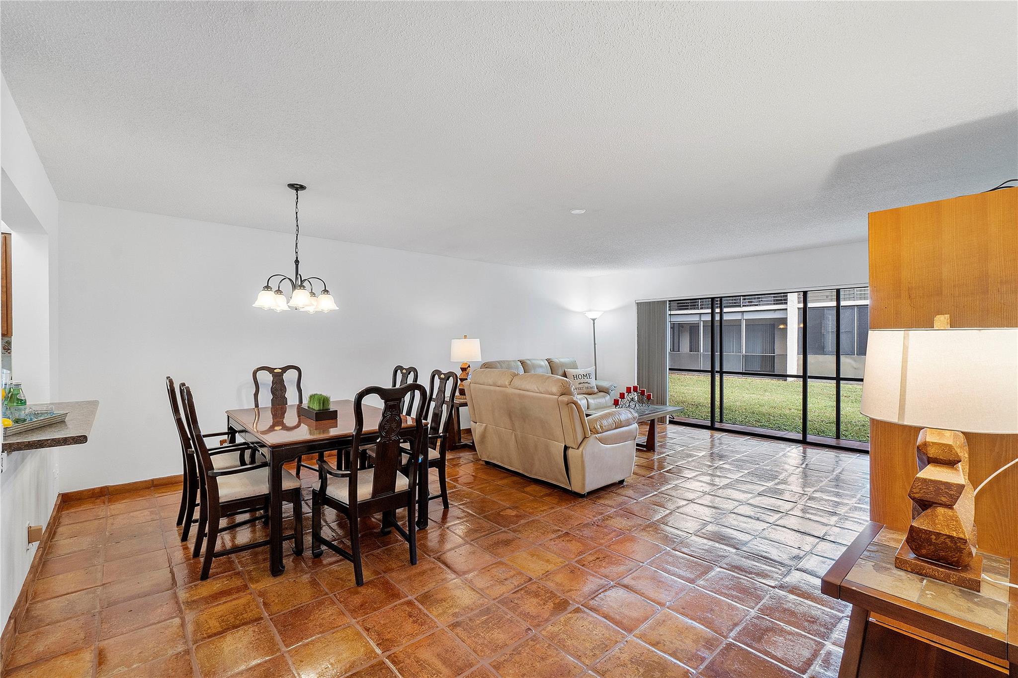 172 W Laurel Dr, #1102