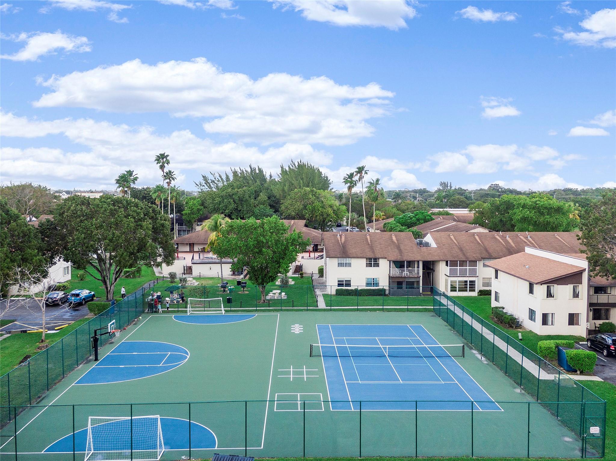172 W Laurel Dr, #1102
