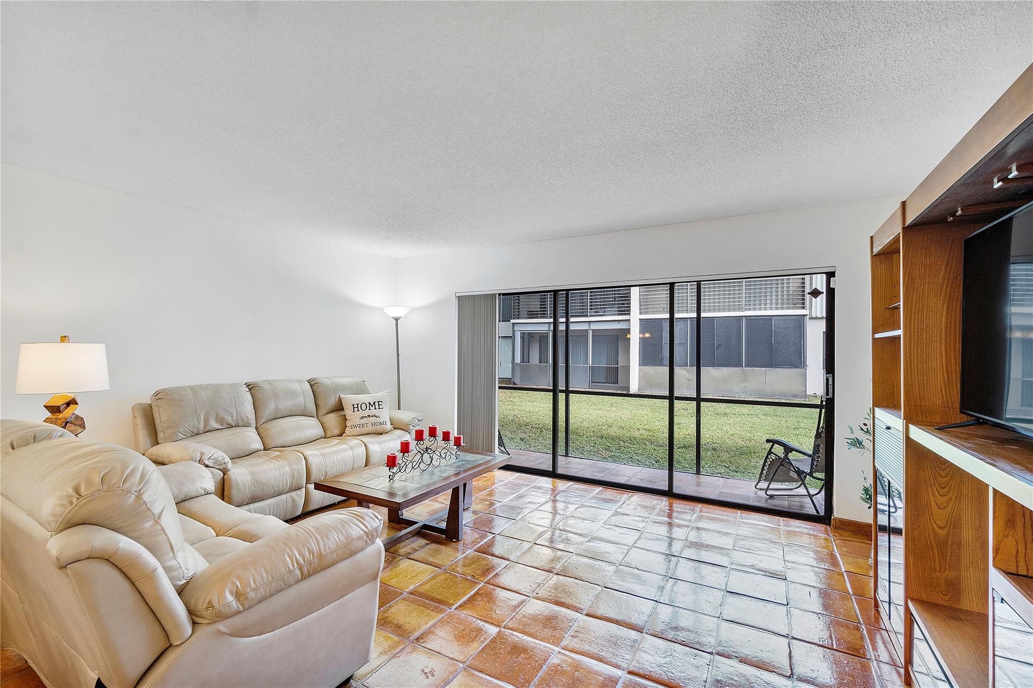 172 W Laurel Dr, #1102