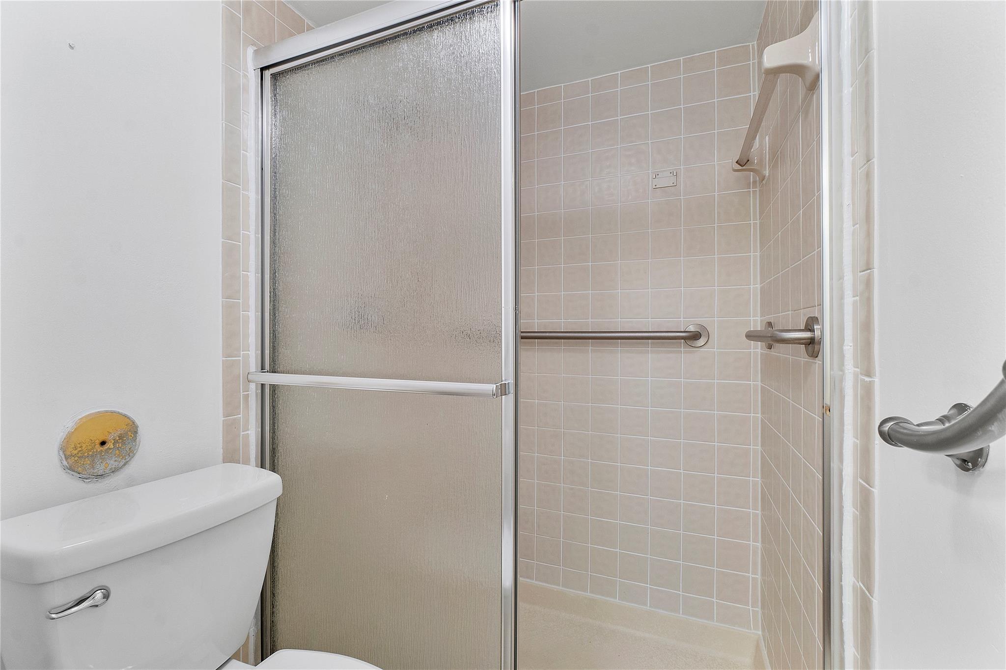 172 W Laurel Dr, #1102