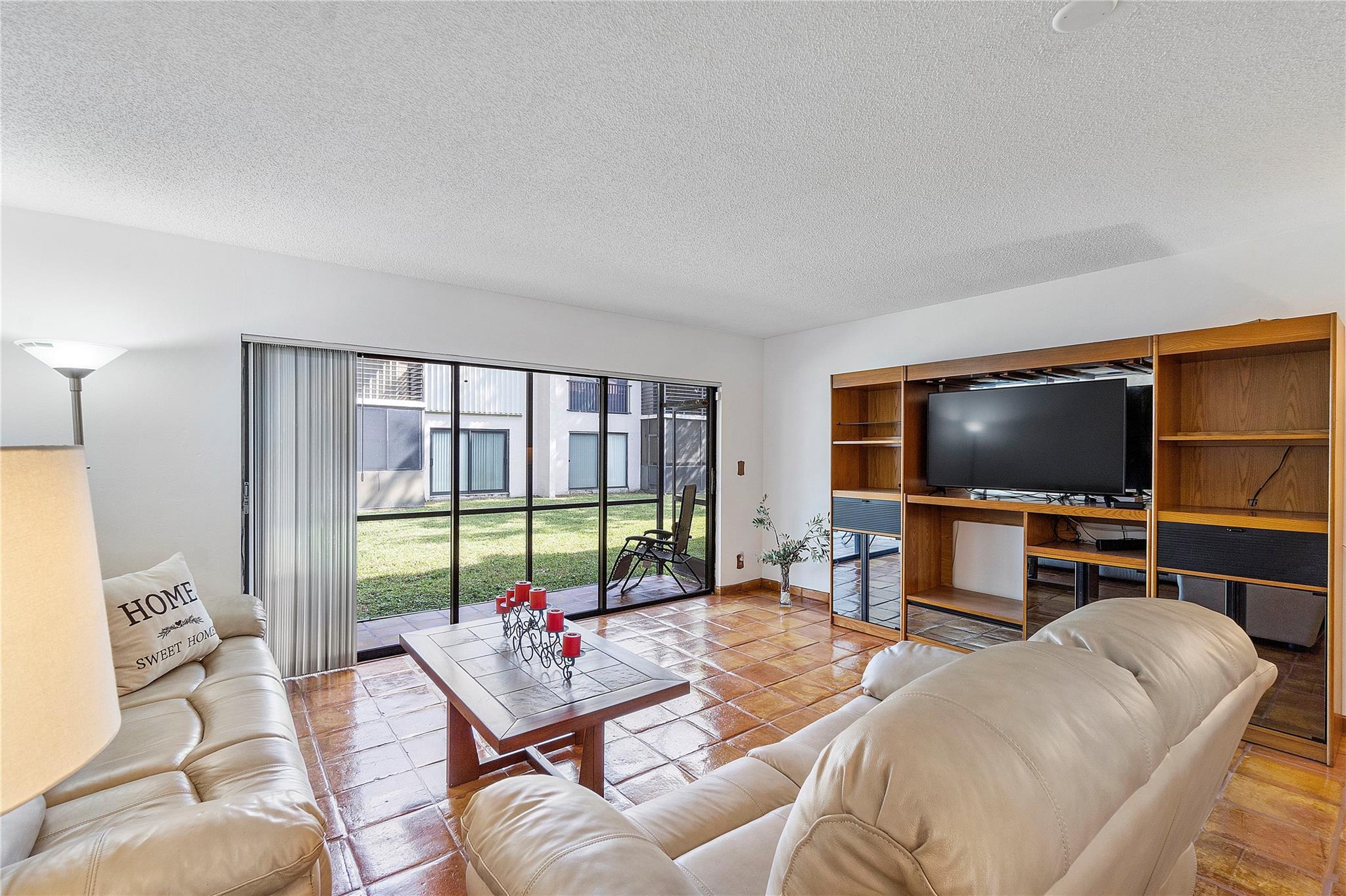 172 W Laurel Dr, #1102