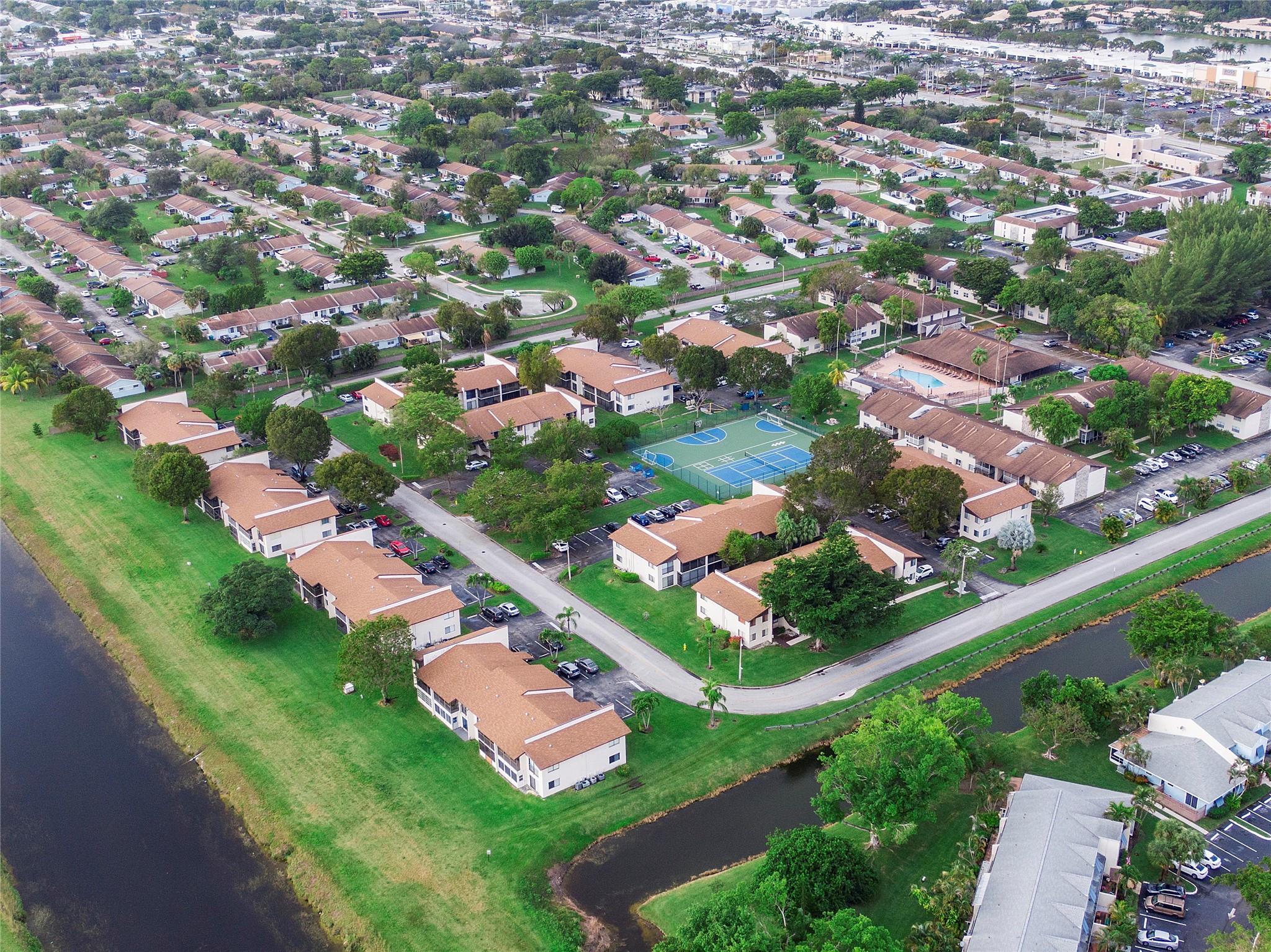 172 W Laurel Dr, #1102
