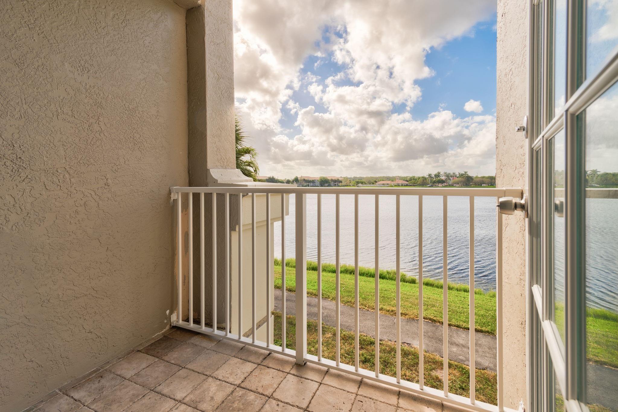 5035 Wiles Rd, #208