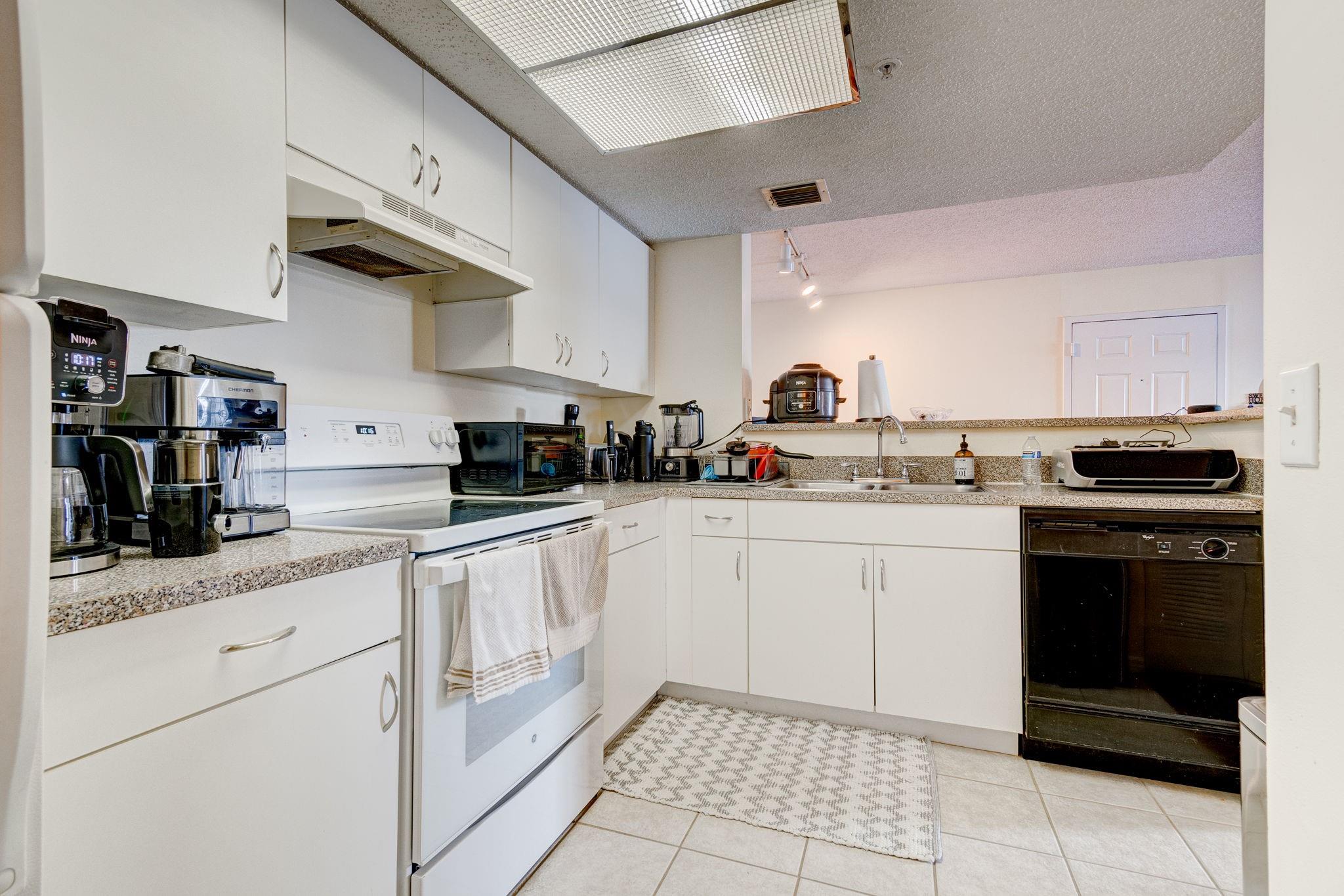 5035 Wiles Rd, #208
