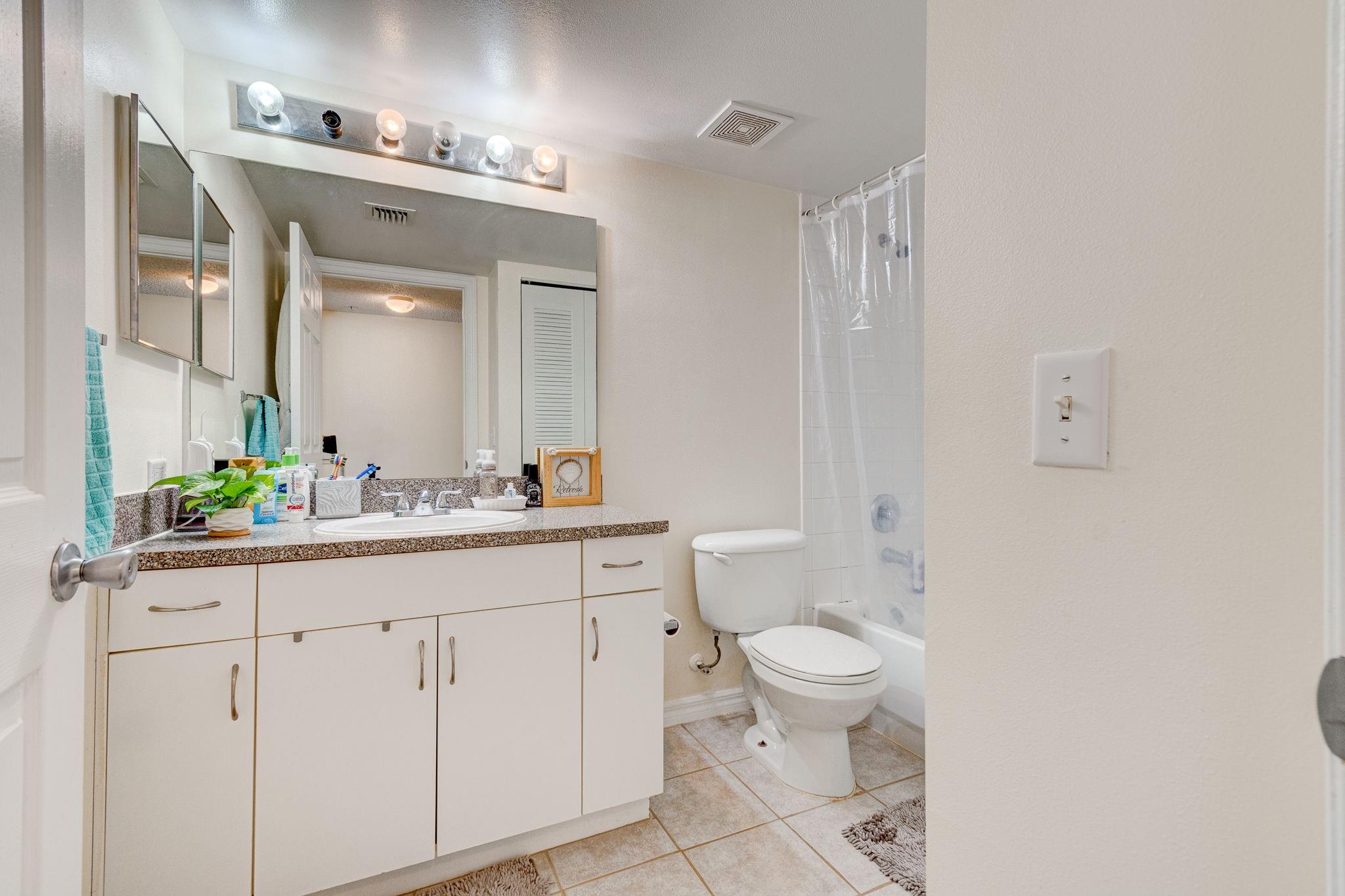 5035 Wiles Rd, #208