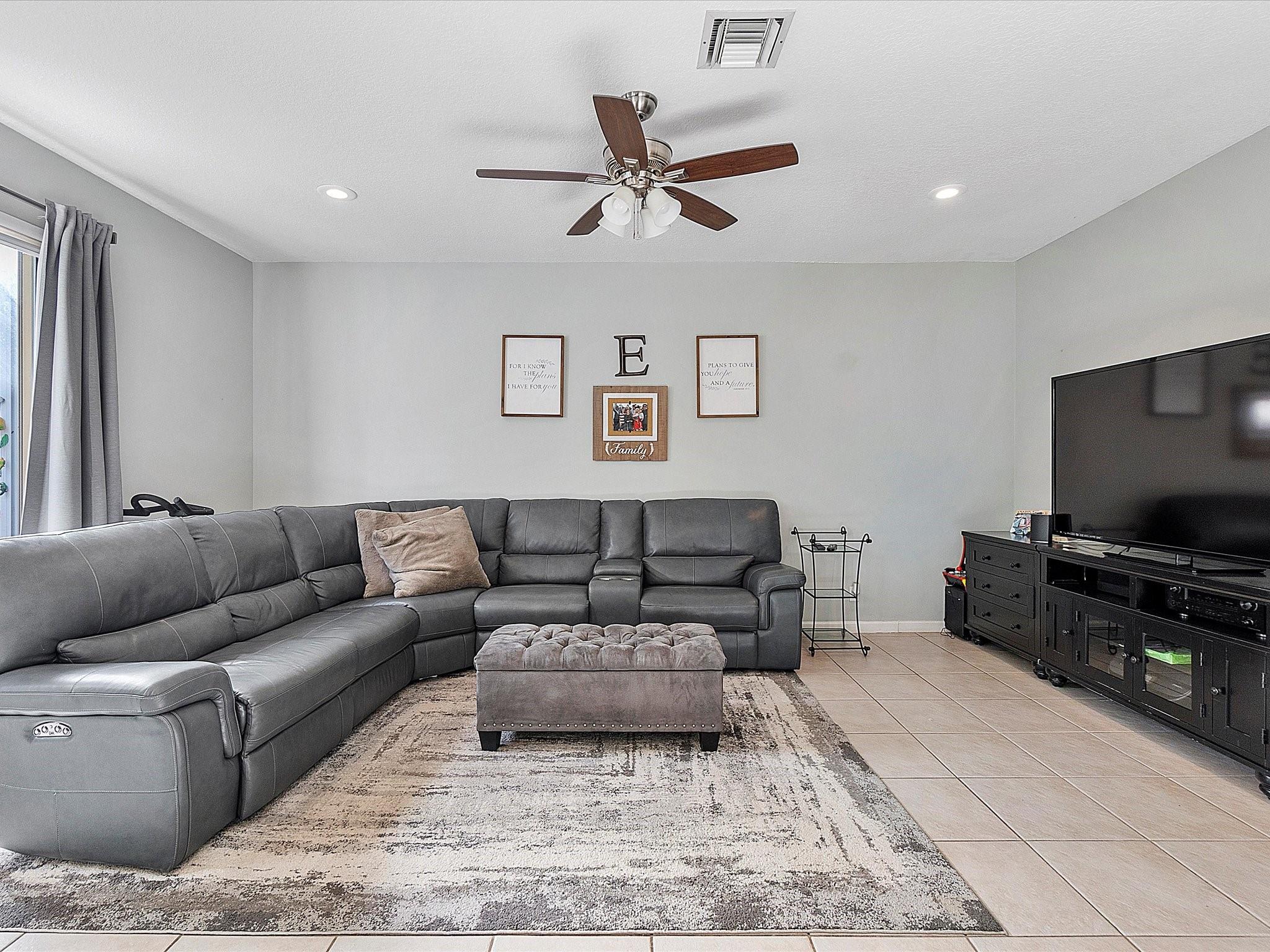 4410 NW 45th Ter