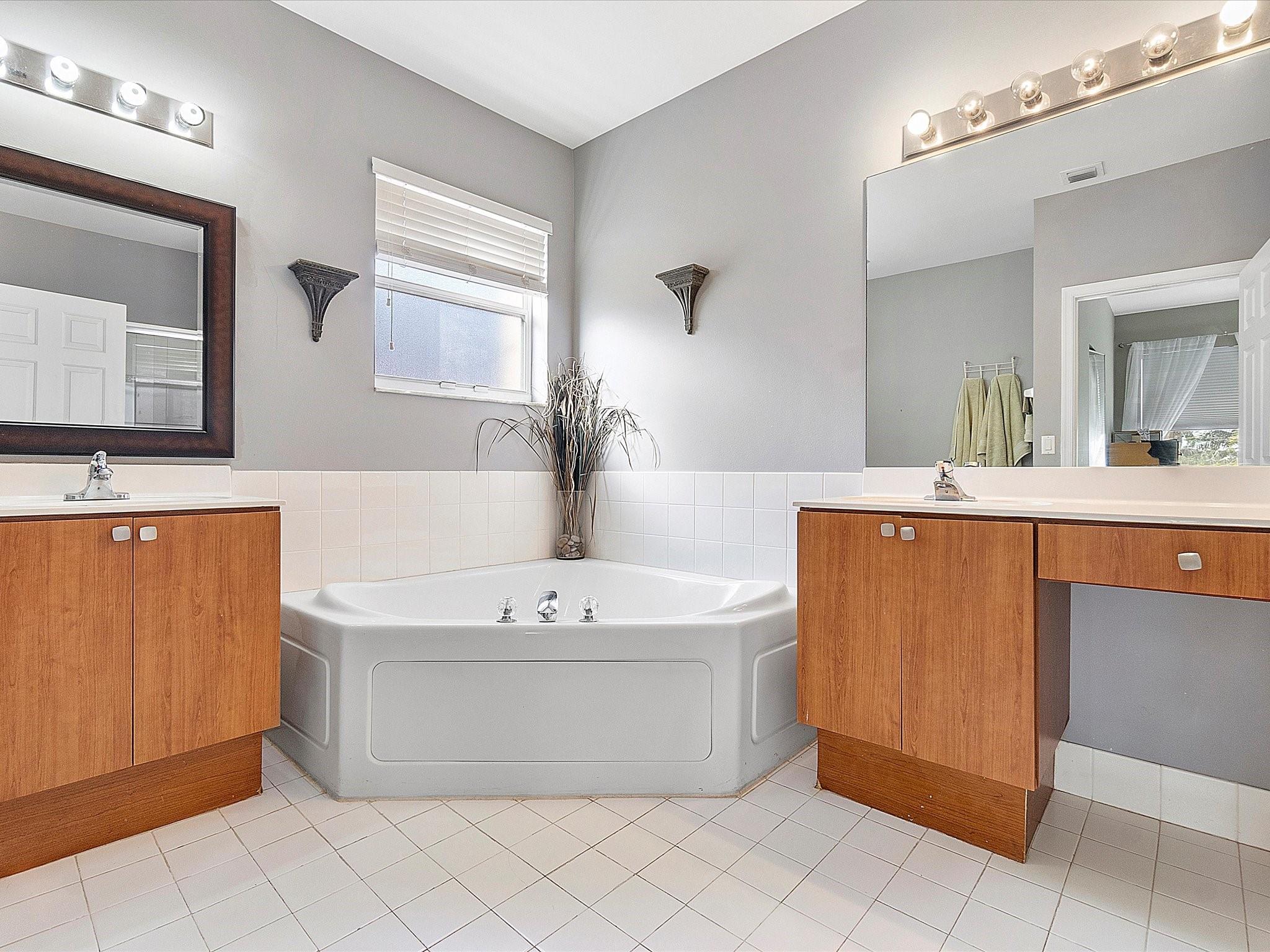 4410 NW 45th Ter
