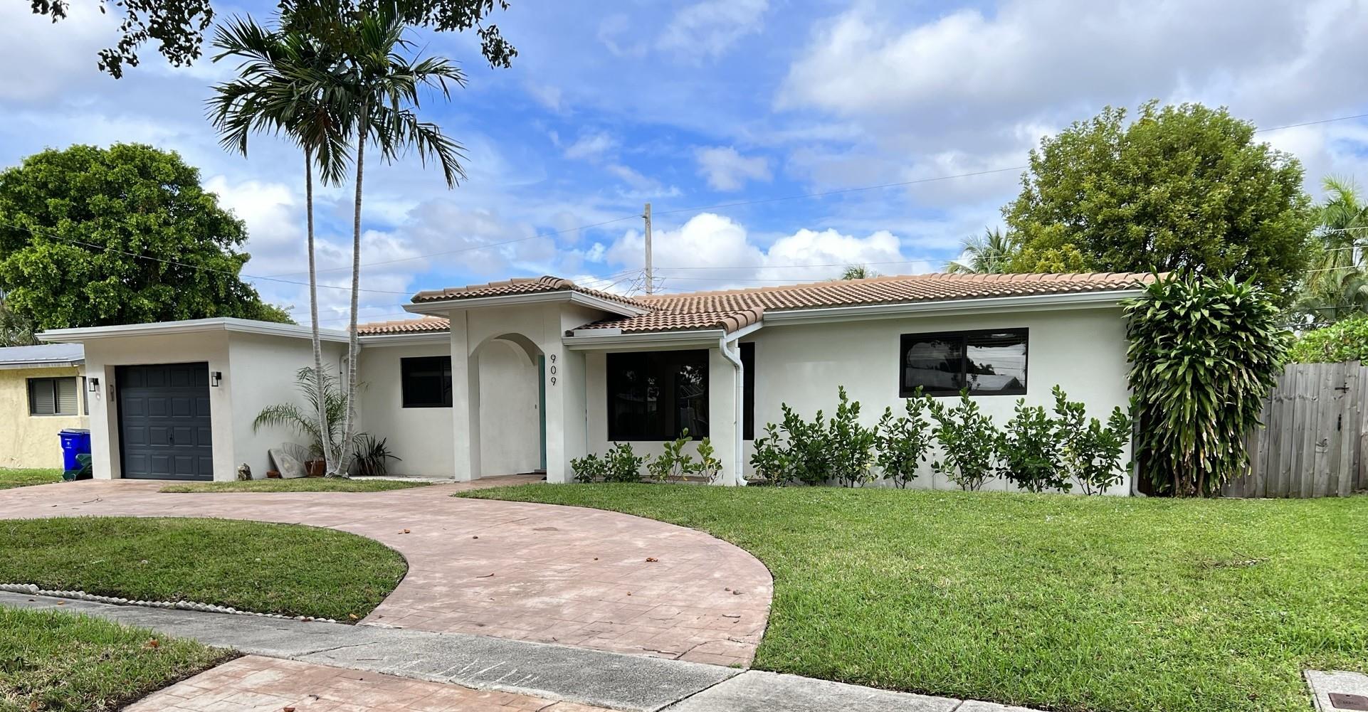 909 SE 14th Dr