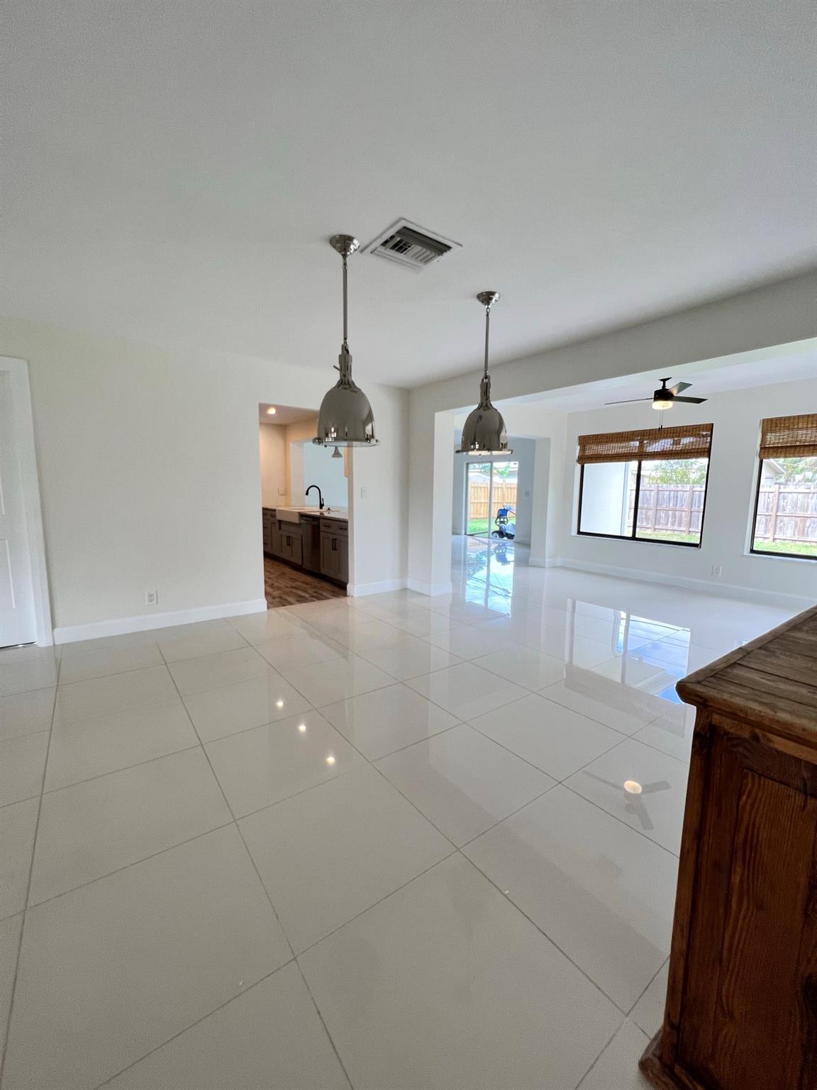 909 SE 14th Dr