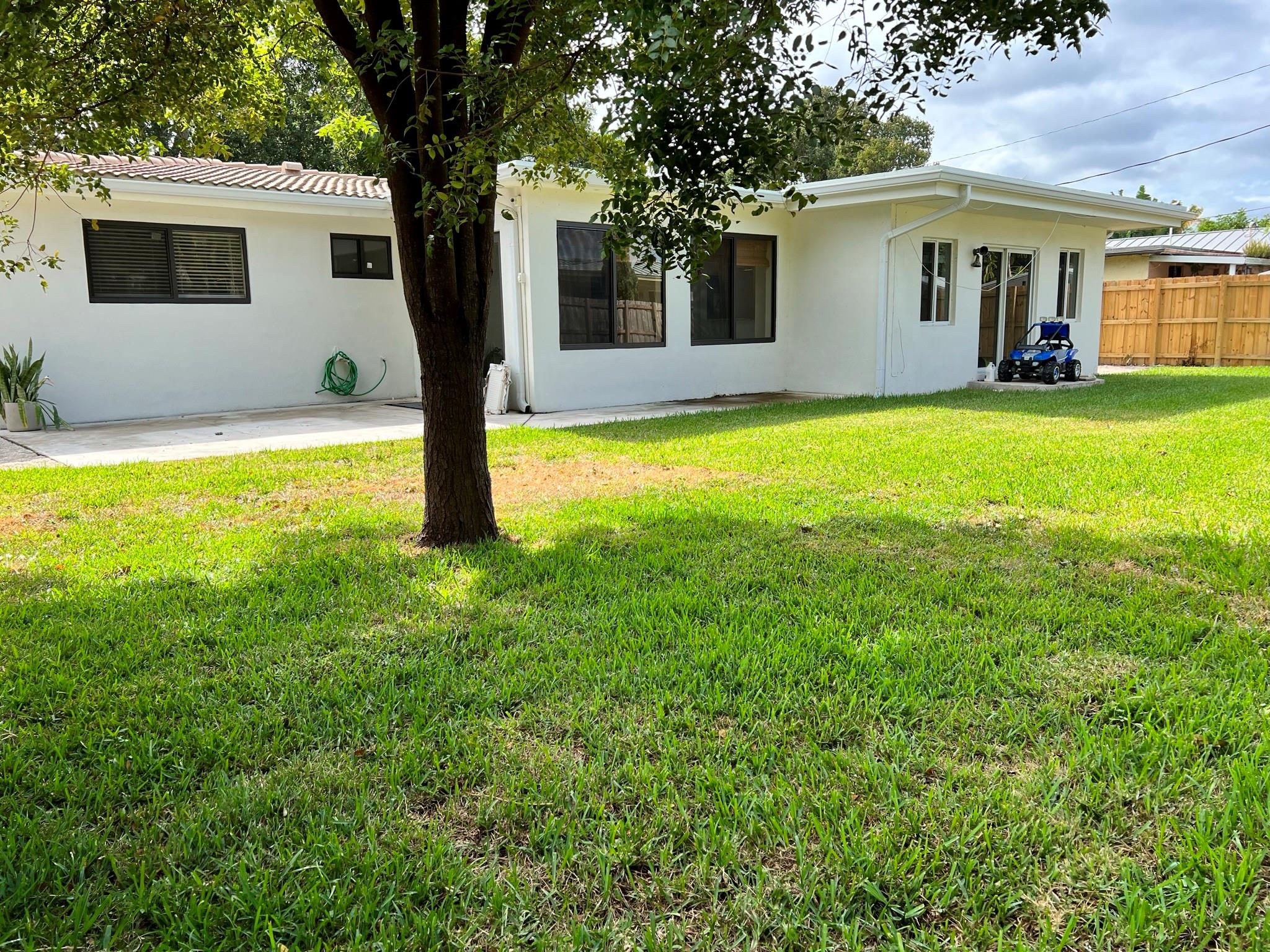 909 SE 14th Dr