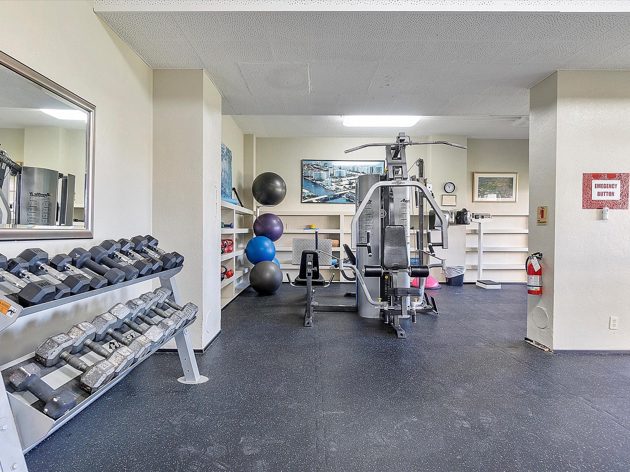 3233 NE 34th St, #1211