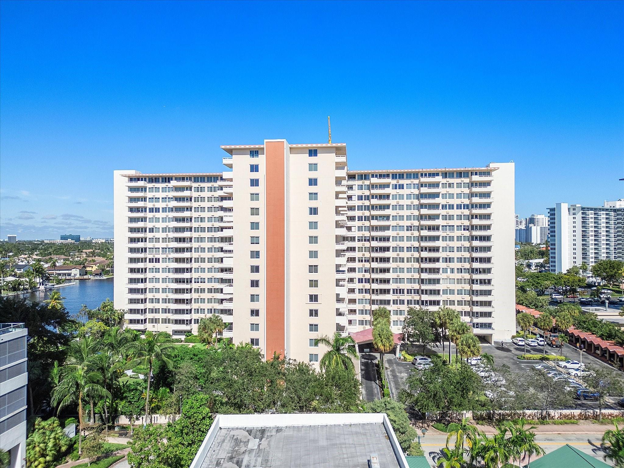 3233 NE 34th St, #1211