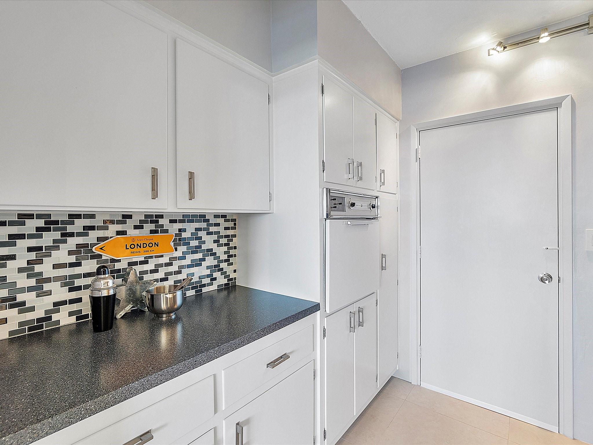 3233 NE 34th St, #1211