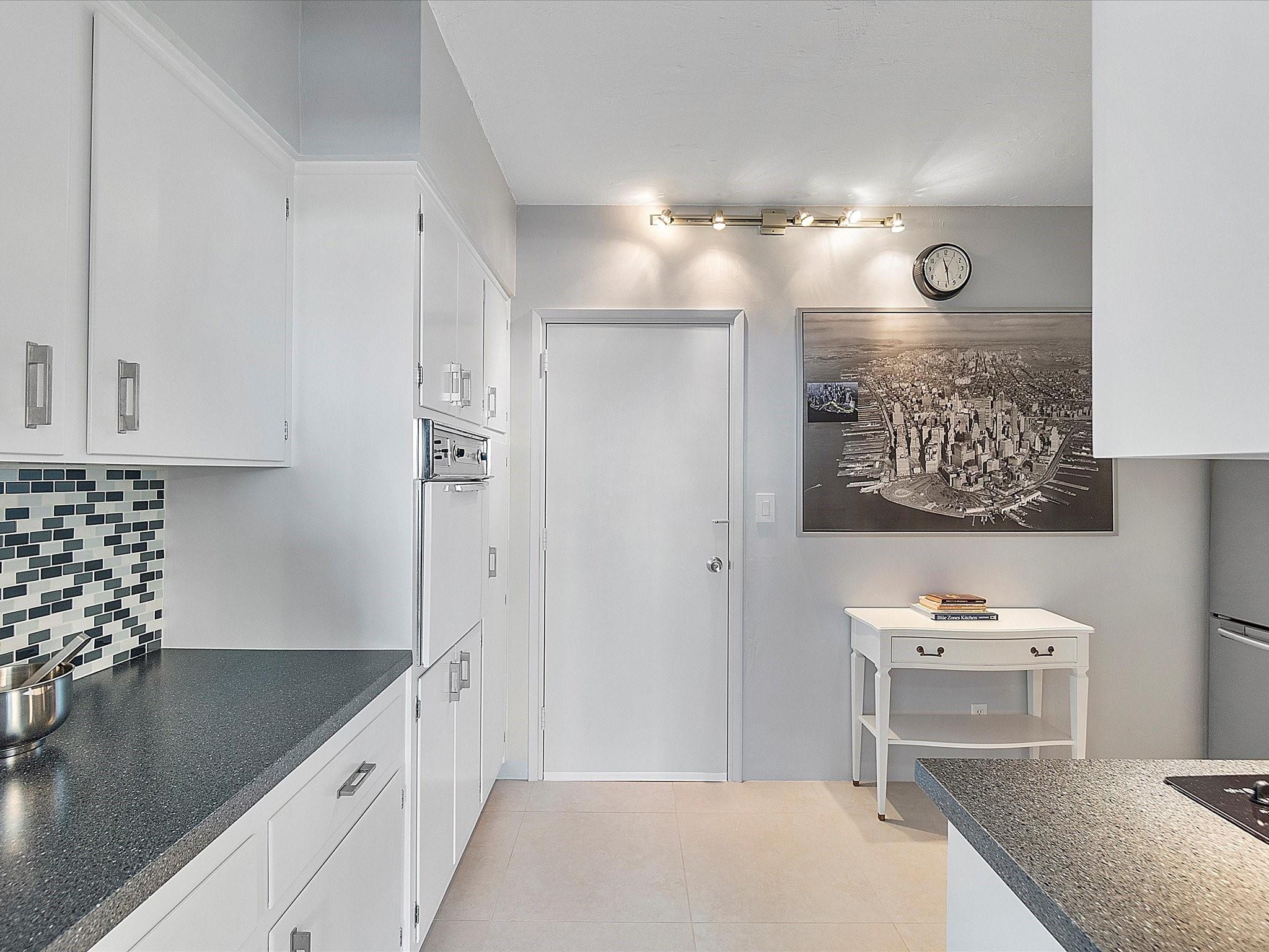 3233 NE 34th St, #1211