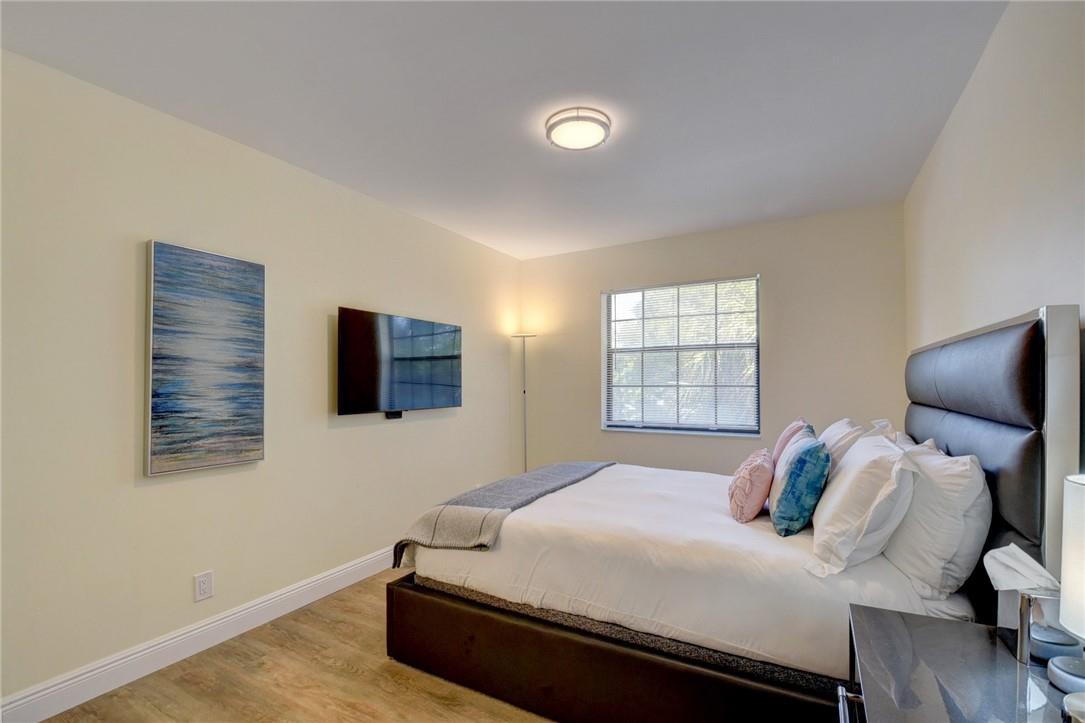 246 Avenue L