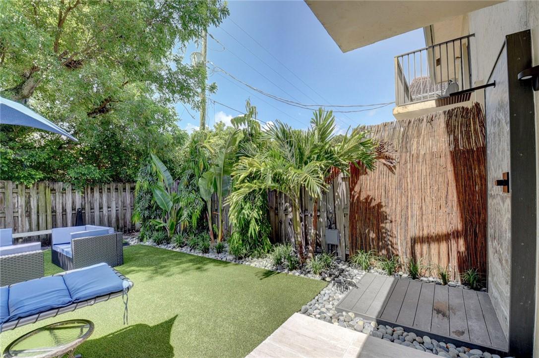 246 Avenue L
