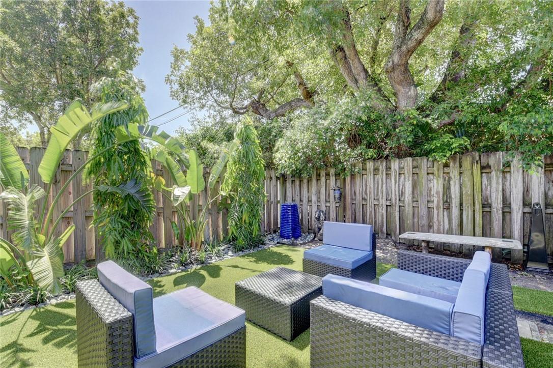 246 Avenue L