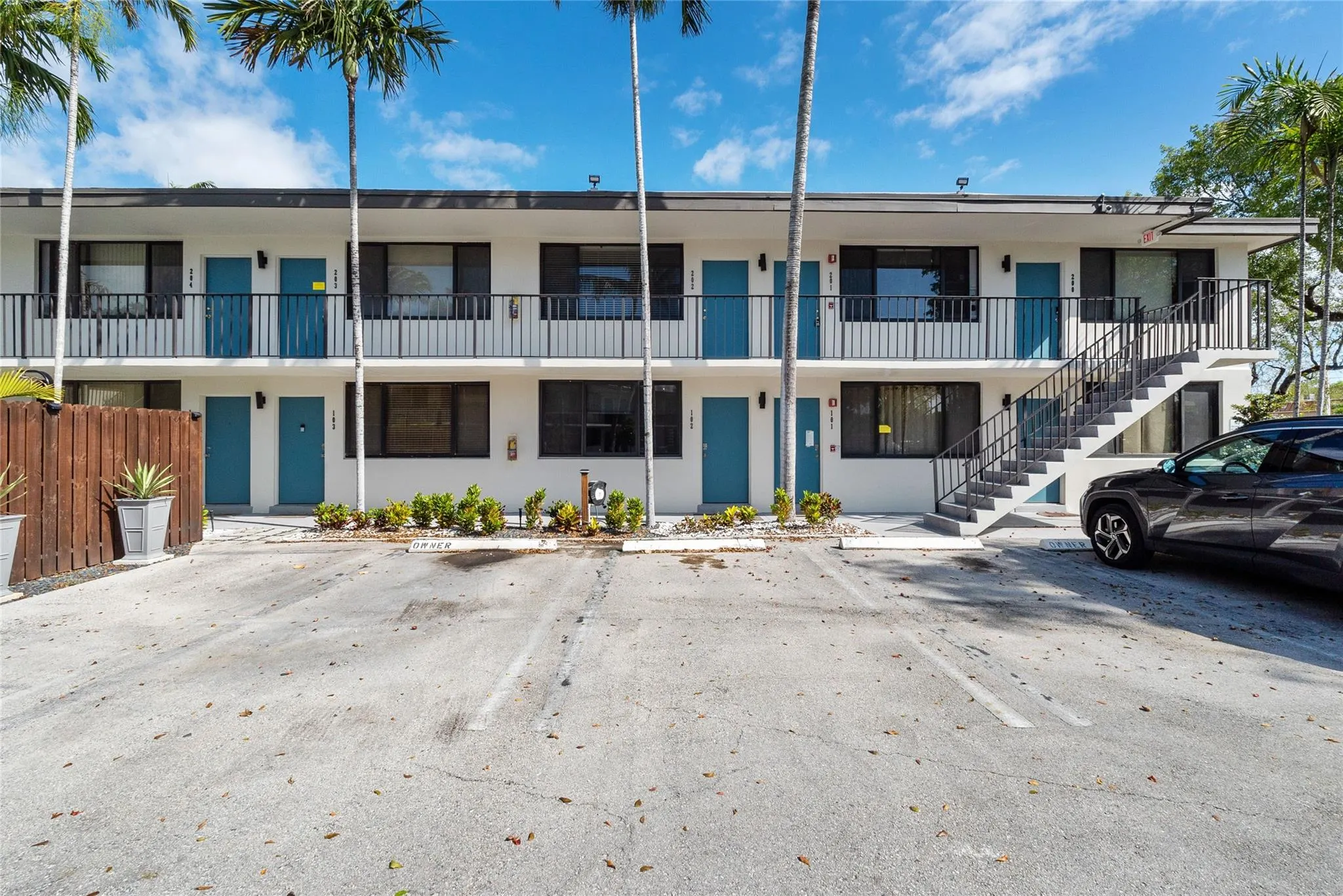 1901 N Andrews Ave, #102