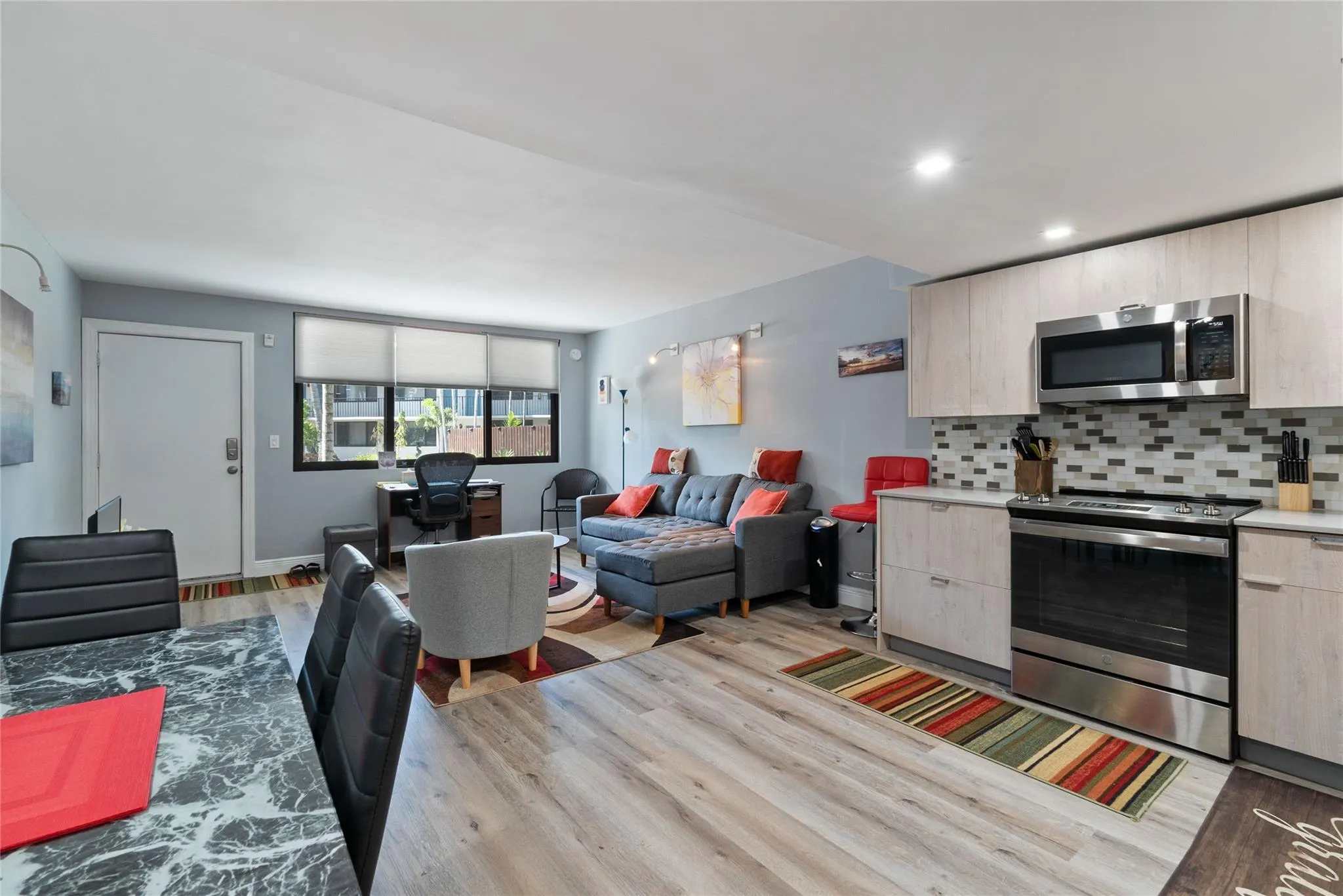1901 N Andrews Ave, #102