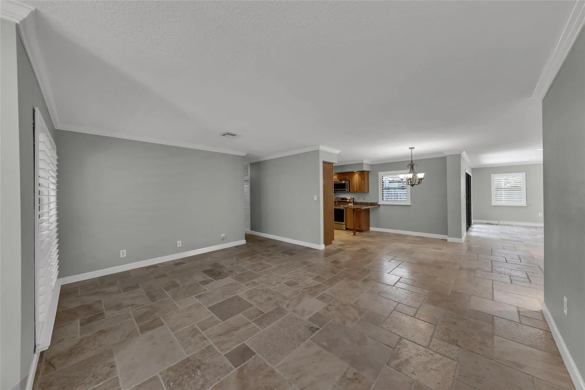 2817 NE 10th Ave