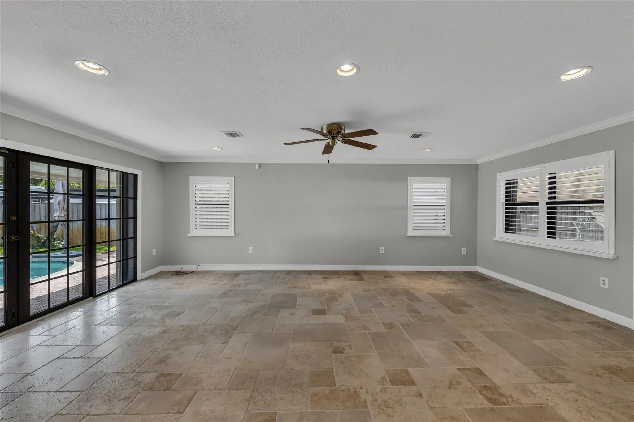 2817 NE 10th Ave
