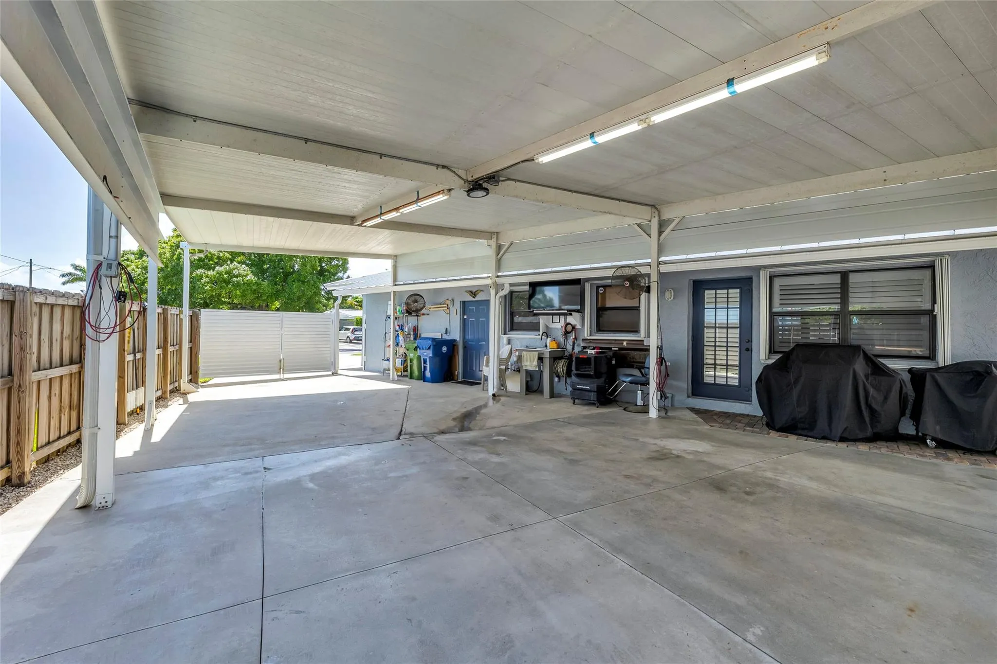 2817 NE 10th Ave