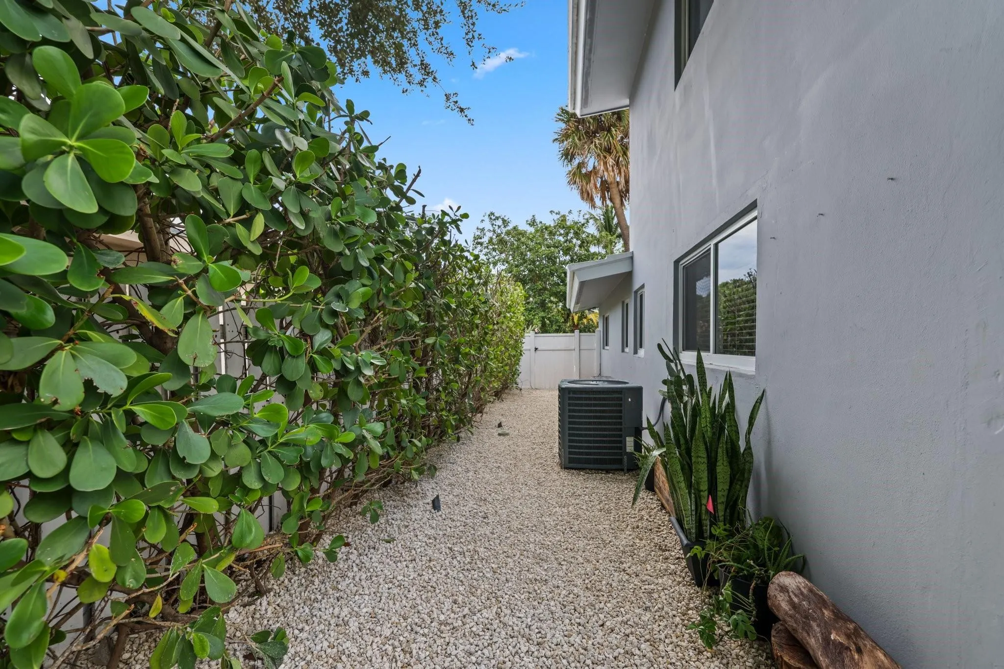 255 Corsair Ave