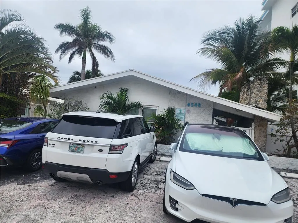 4548 N Ocean