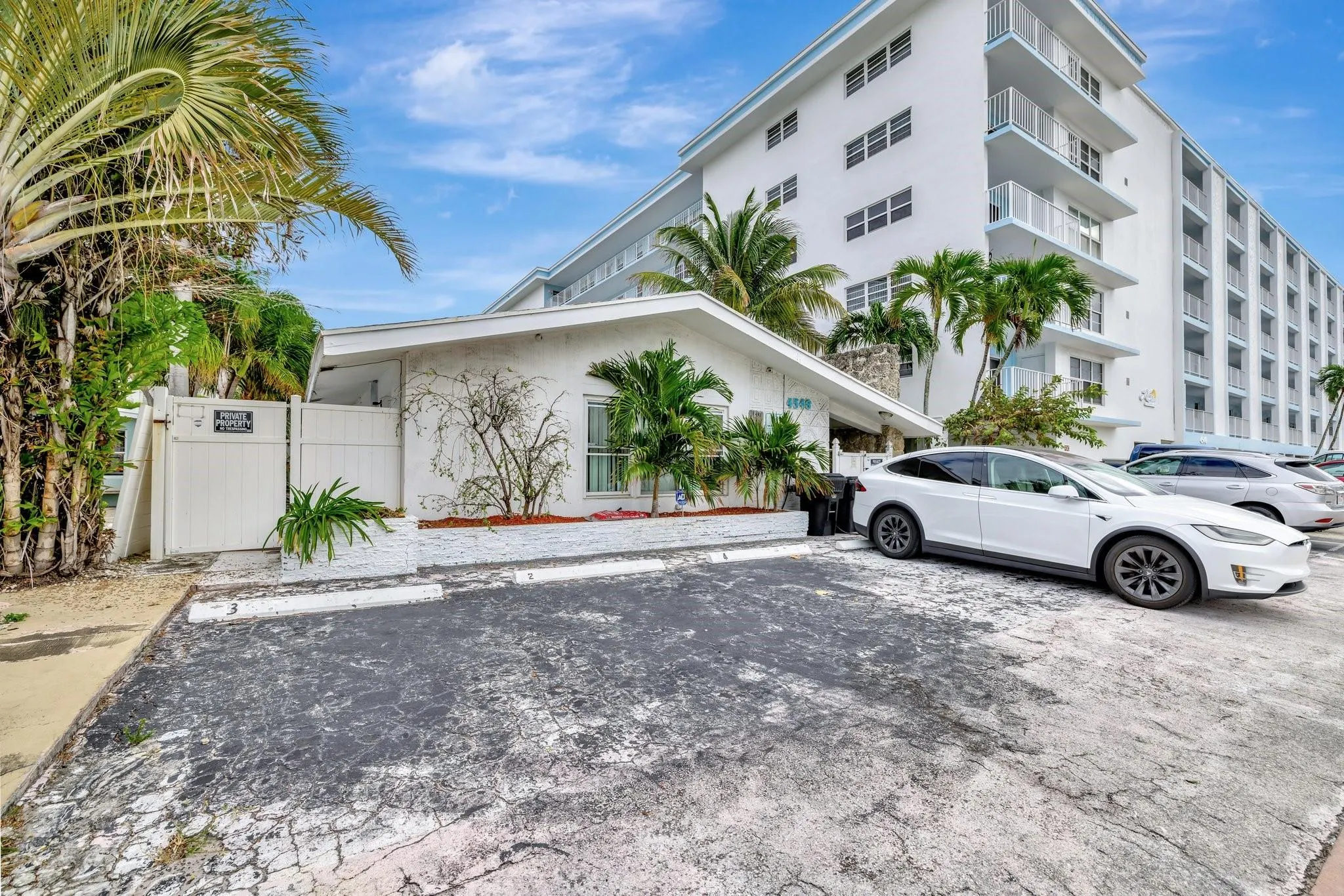 4548 N Ocean