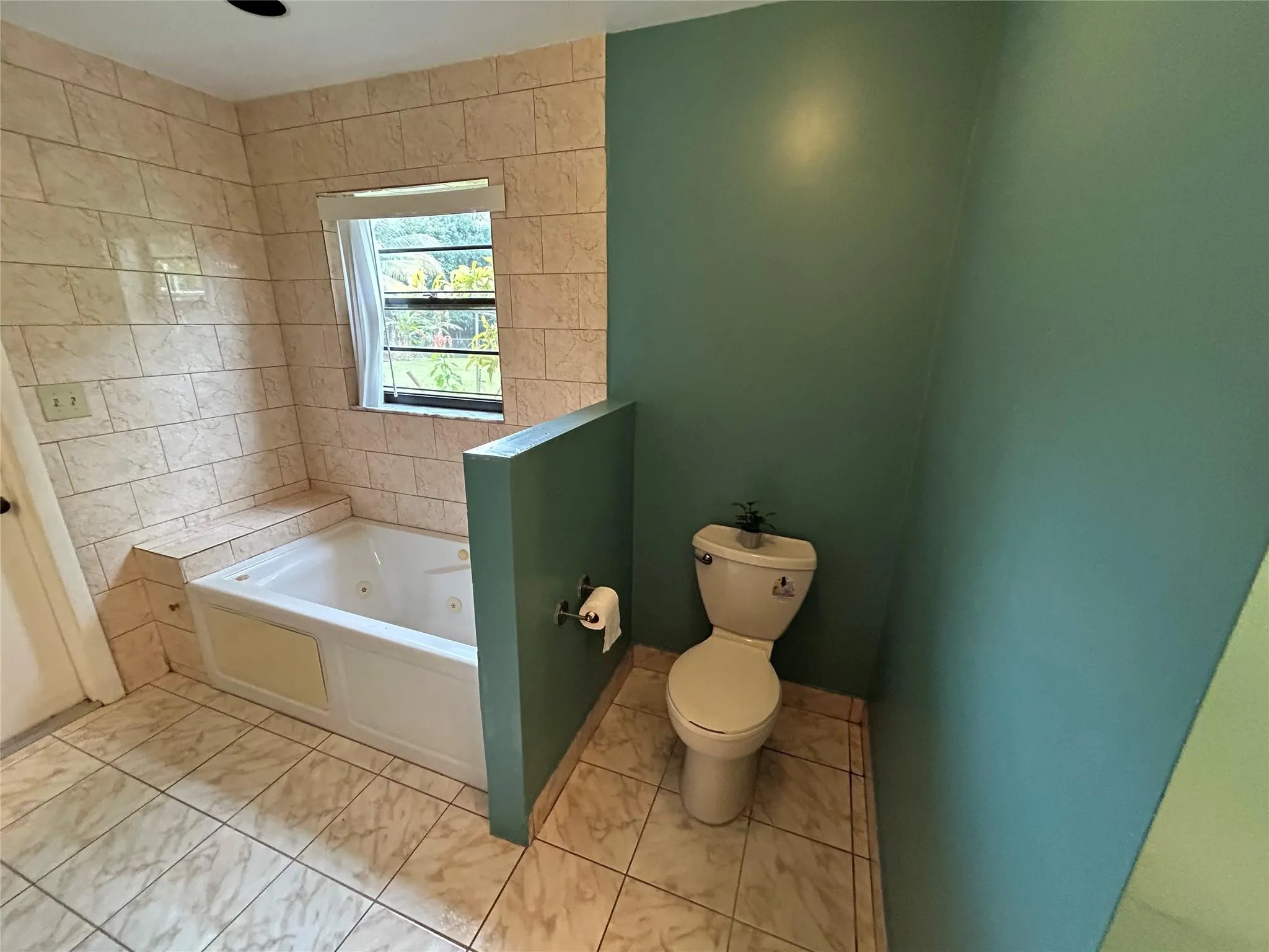 6383 NW 62nd Ter