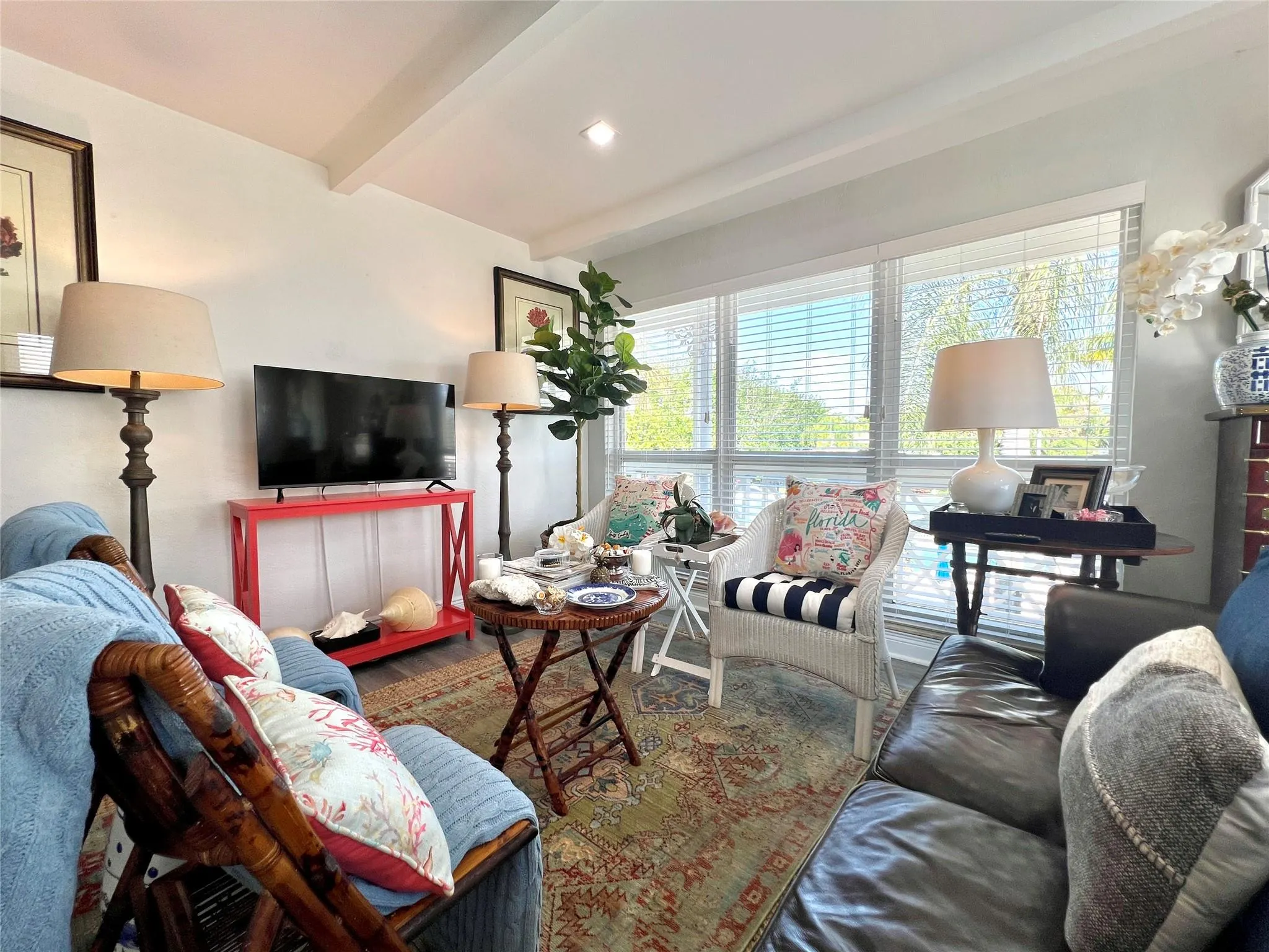 2124 NE 5th Ave, #208