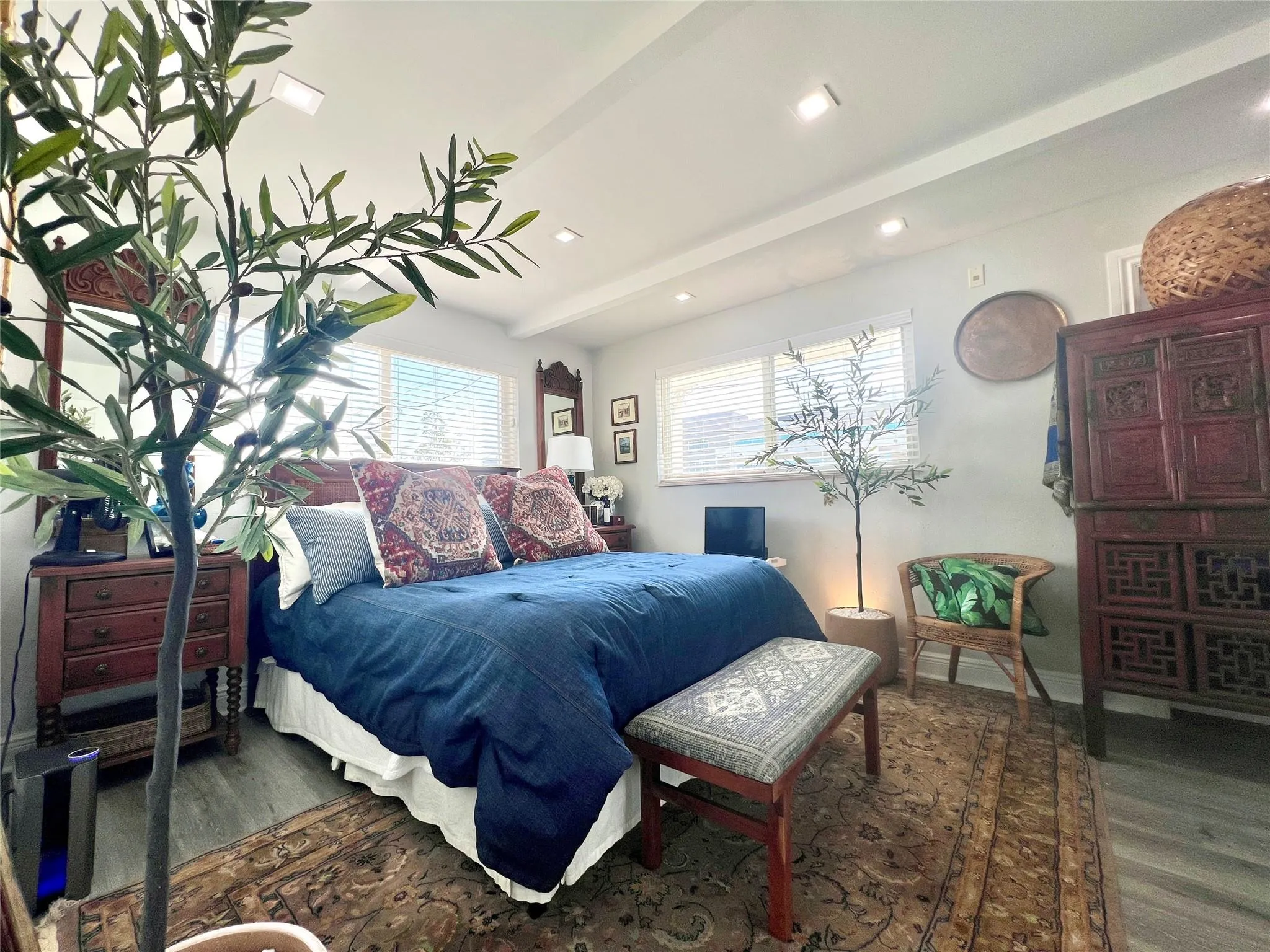 2124 NE 5th Ave, #208