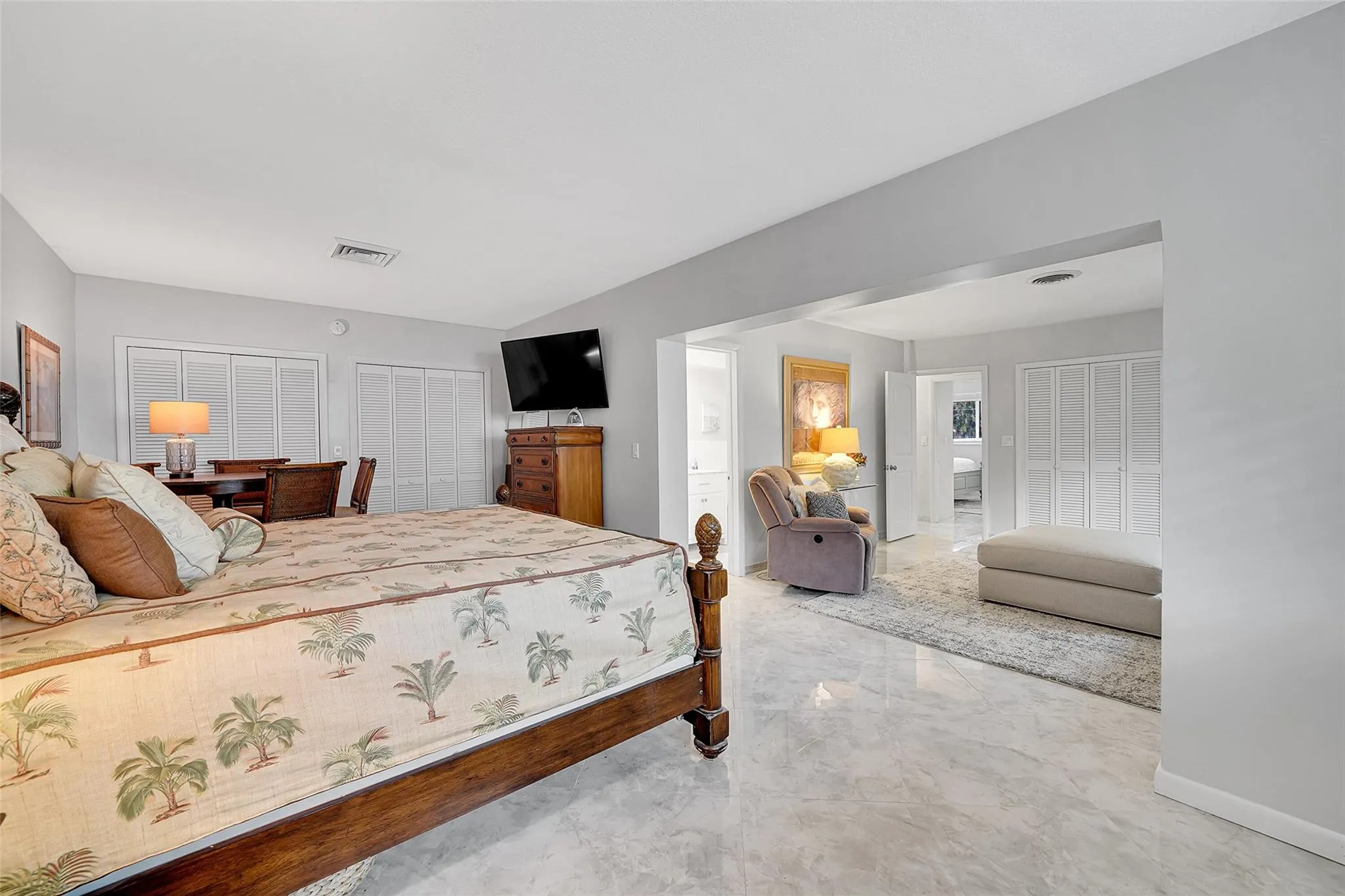 208 NE 30th St