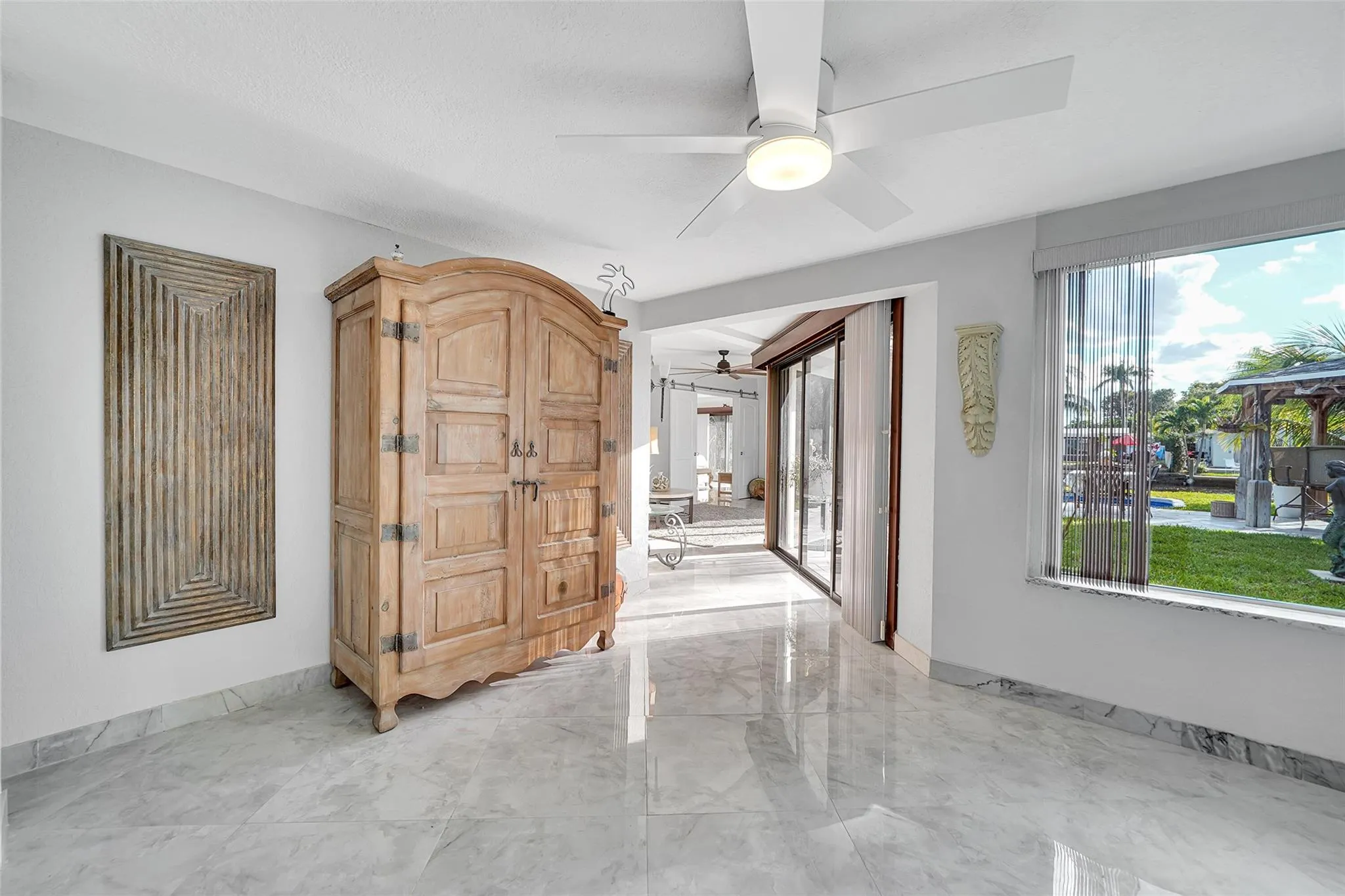 208 NE 30th St