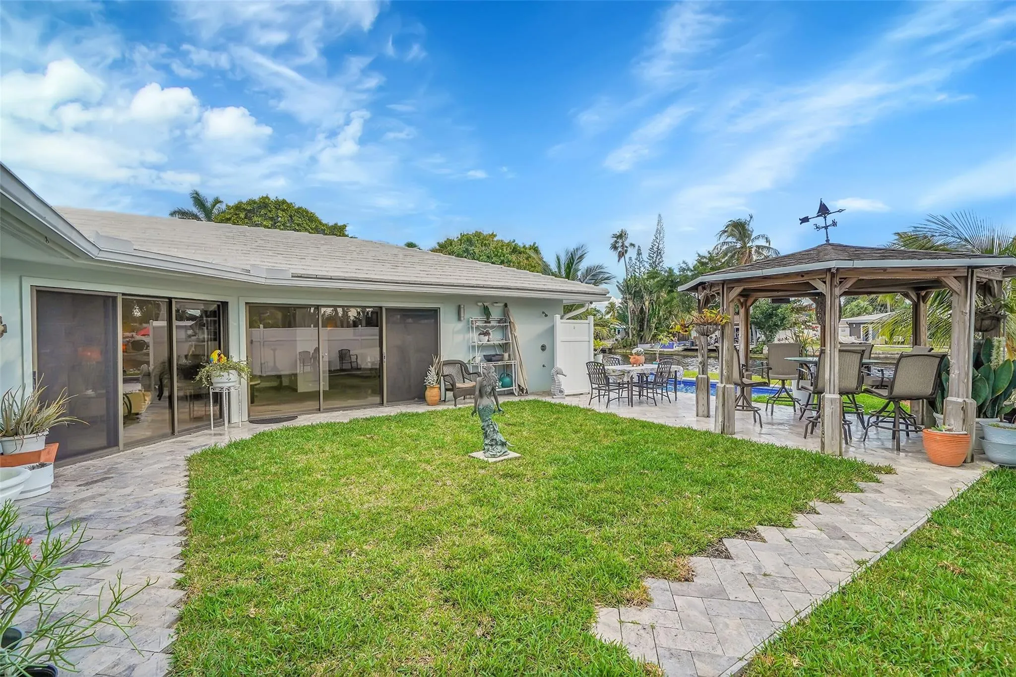 208 NE 30th St