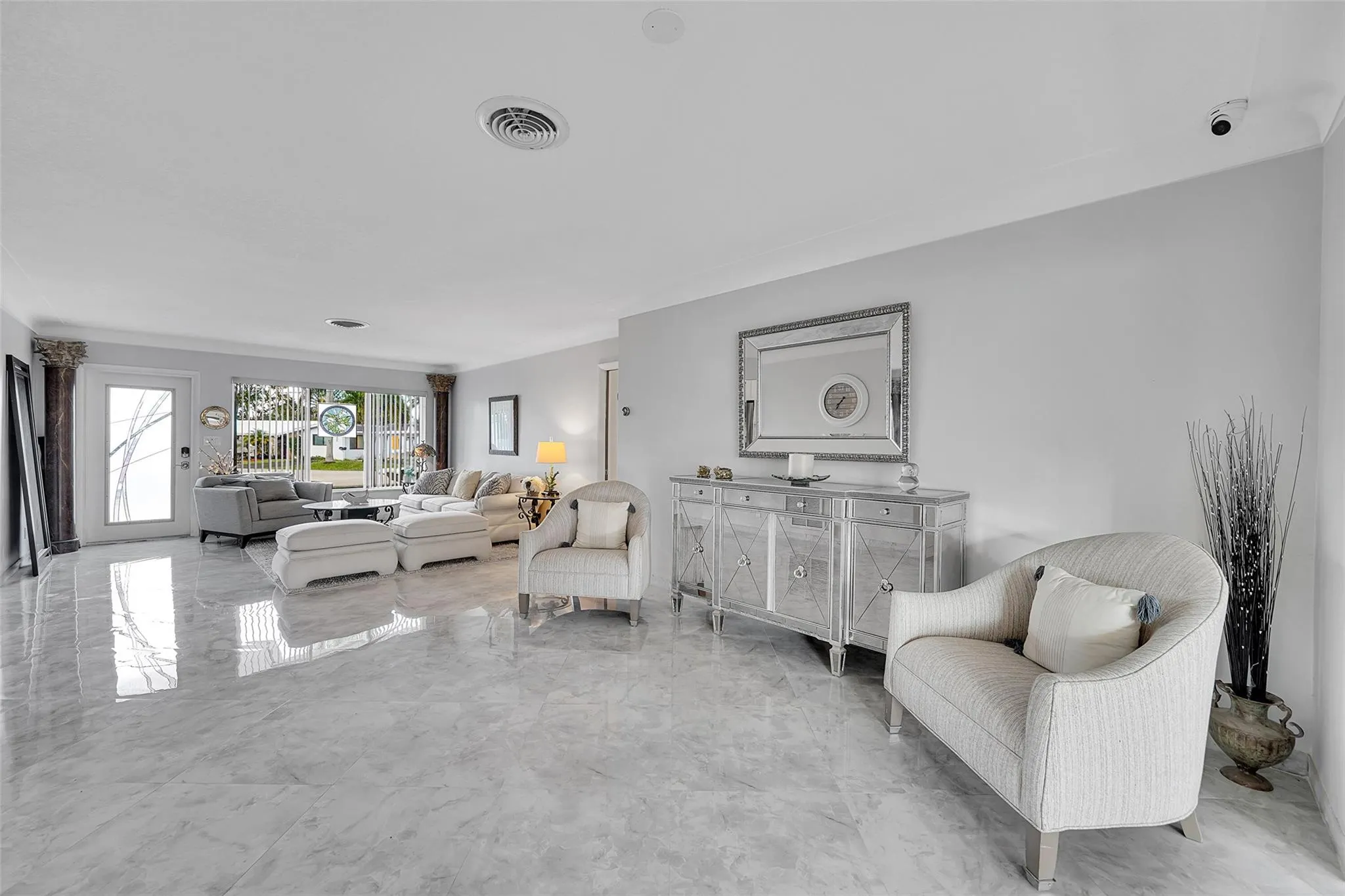 208 NE 30th St