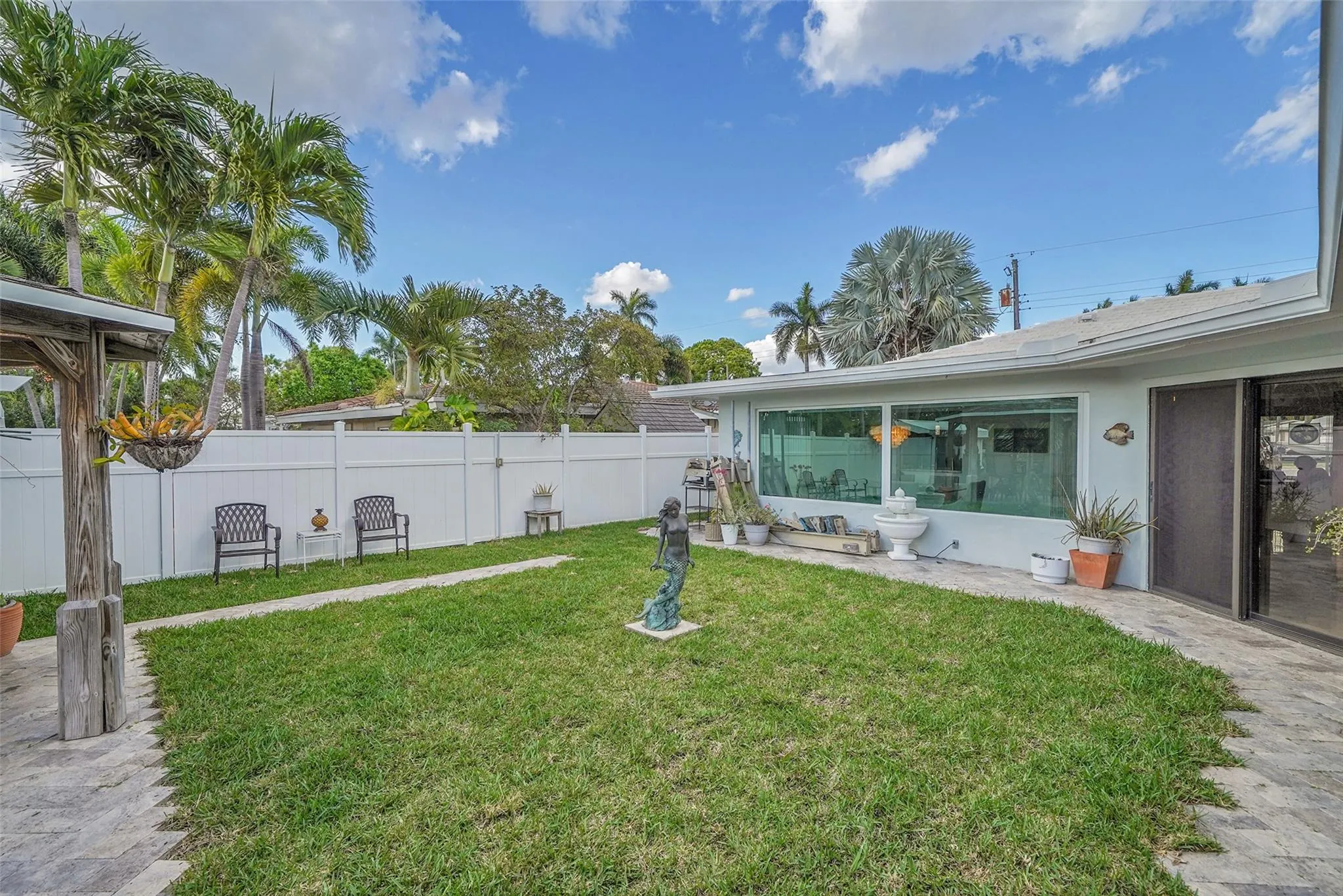 208 NE 30th St