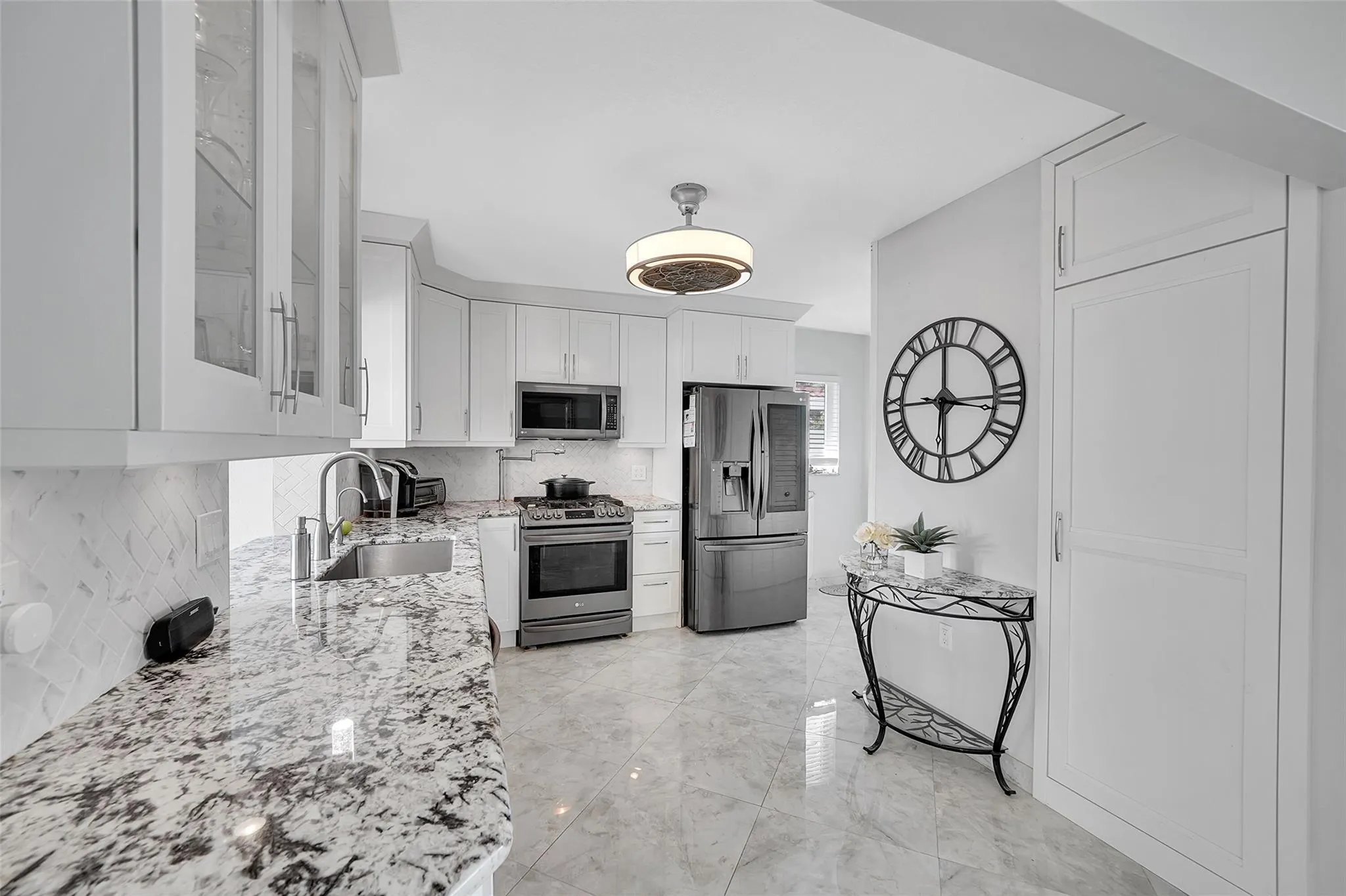 208 NE 30th St