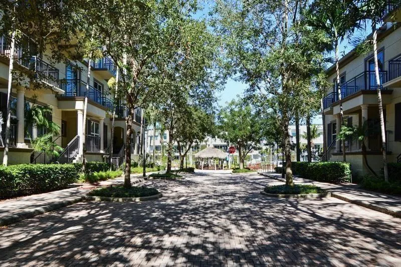 2617 NE 14th Ave, #401