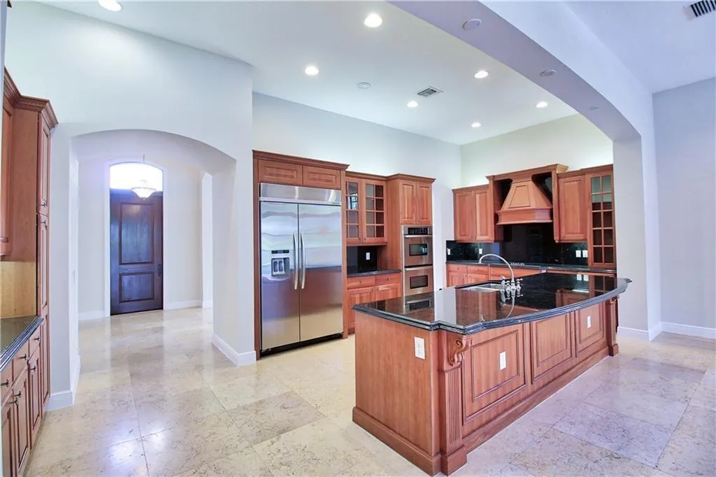 8166 Emerald AVE